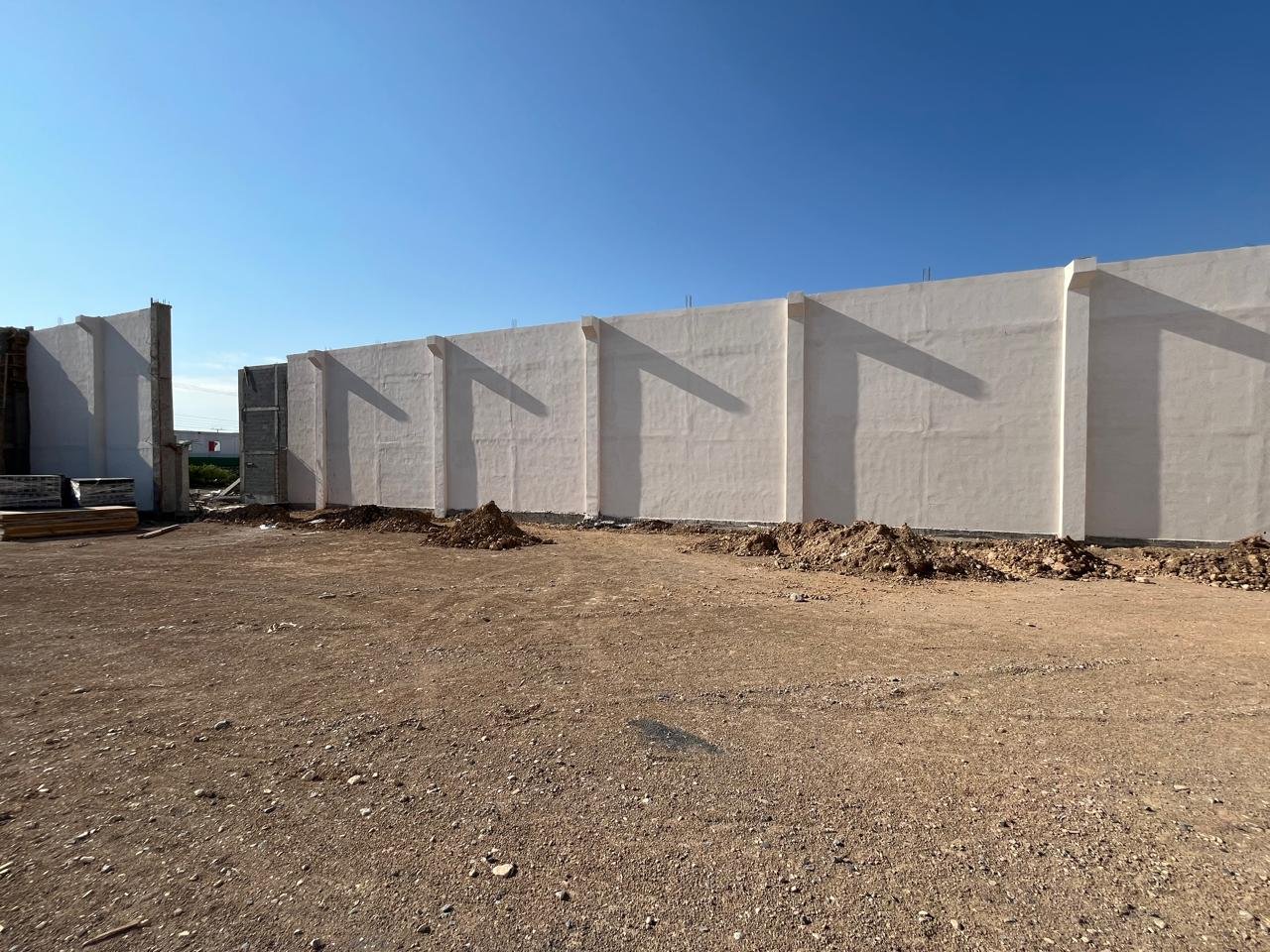 Muros de la Nave Proca Pallets en construcción en Escobedo, Nuevo León, en 2025.