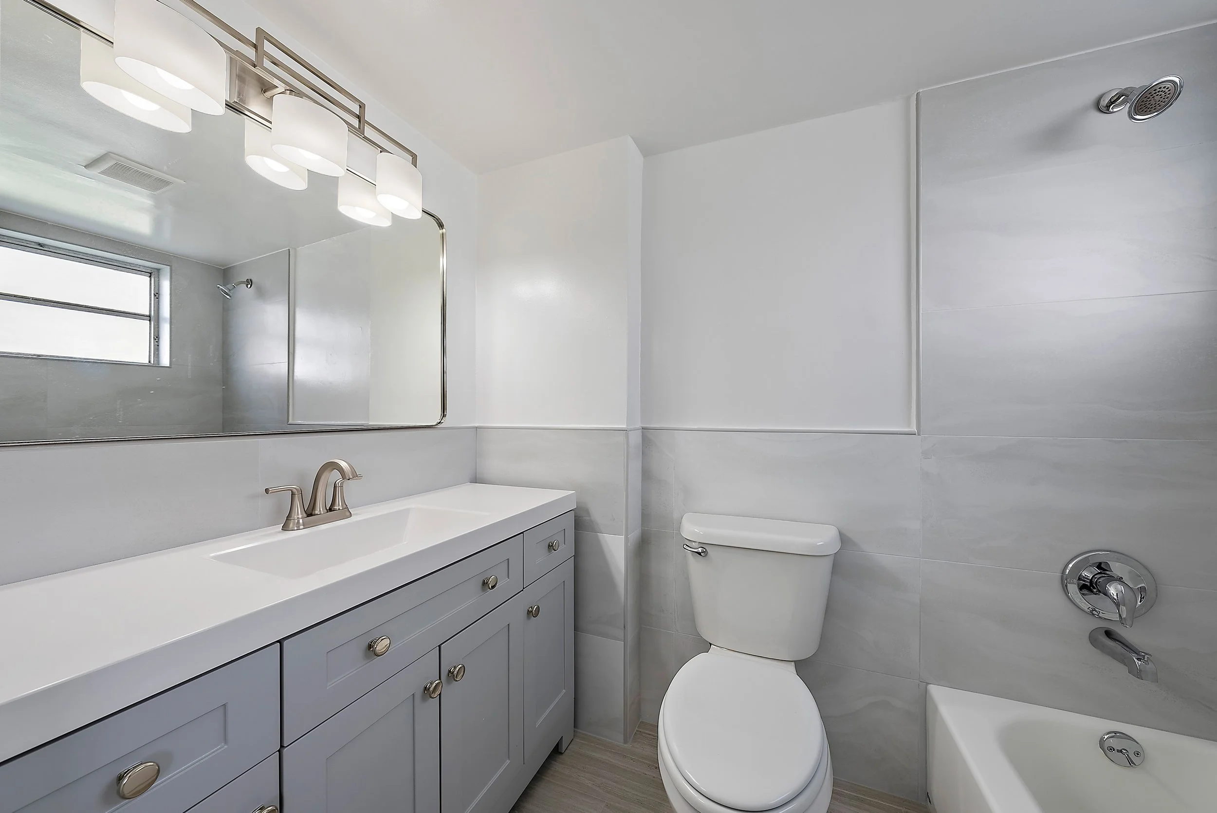 360 Fiesta Avenue, Apt E206 & D107-9.jpg
