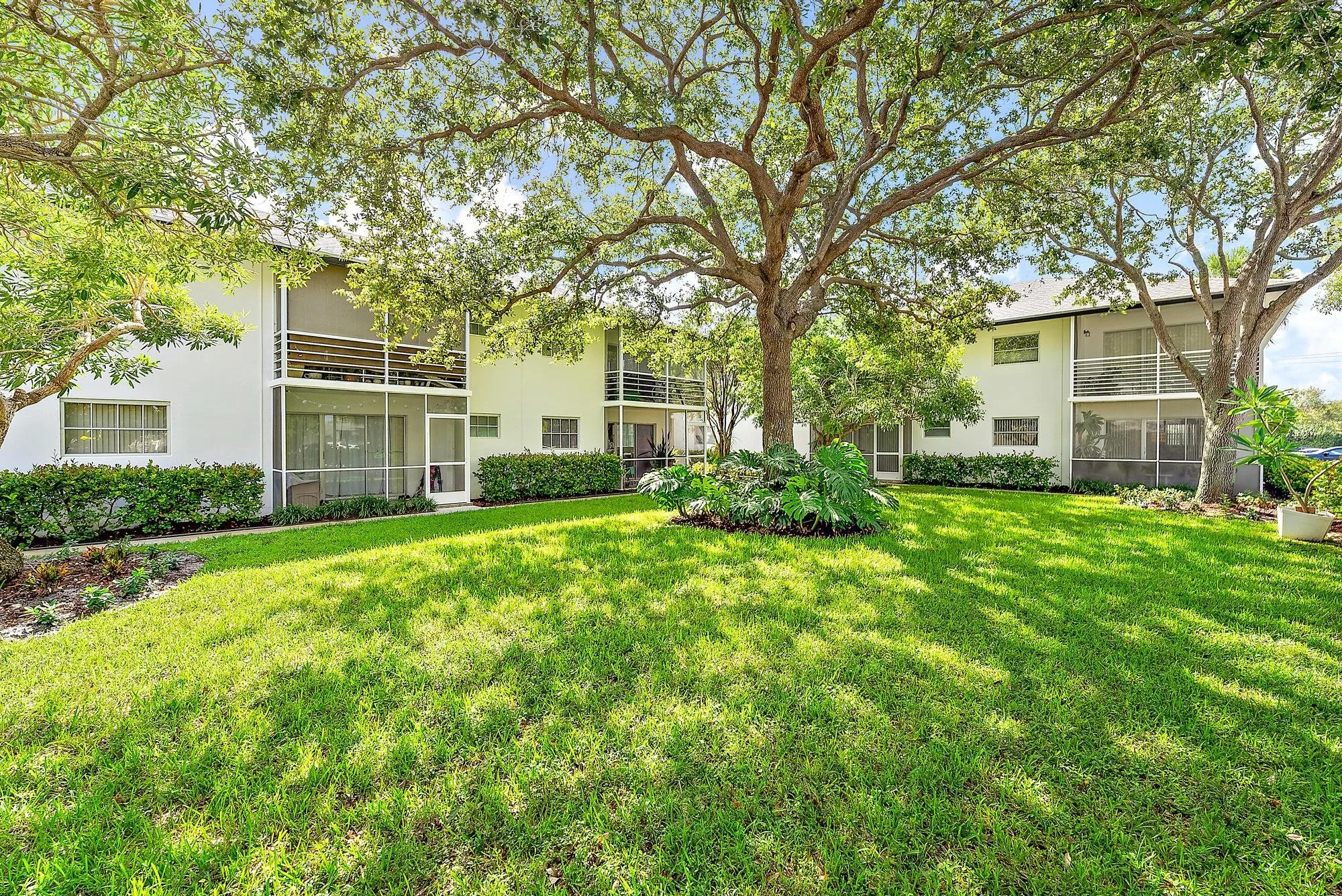360 Fiesta Avenue, Apt E206 & D107-19.jpg