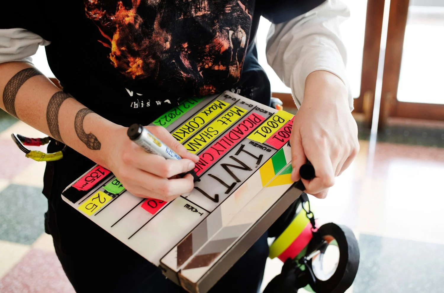 MV5BMDkzMjFlMGUtMWIyZS00YzM1LWEwOTgtMmFiZDg3ZjBiNDFjXkEyXkFqcGdeQXVyNTM5NzIwNTY@._V1_.jpg