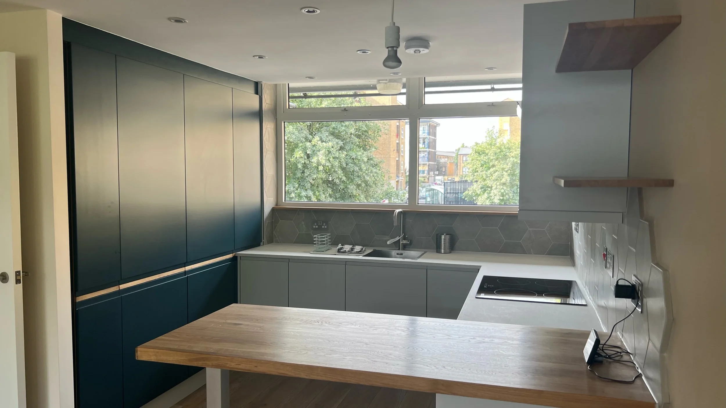 Flat Renovation
Victoria Park, London
M. White Builders & Landscapes