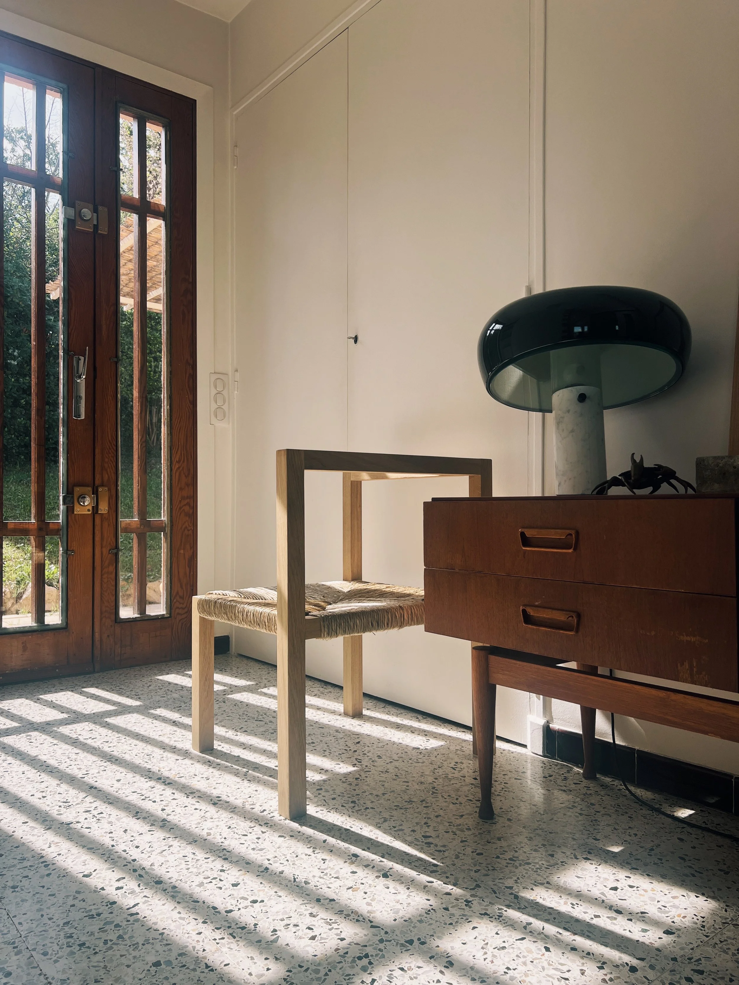 fauteuil-chene-paillage-naturel-angle.JPG