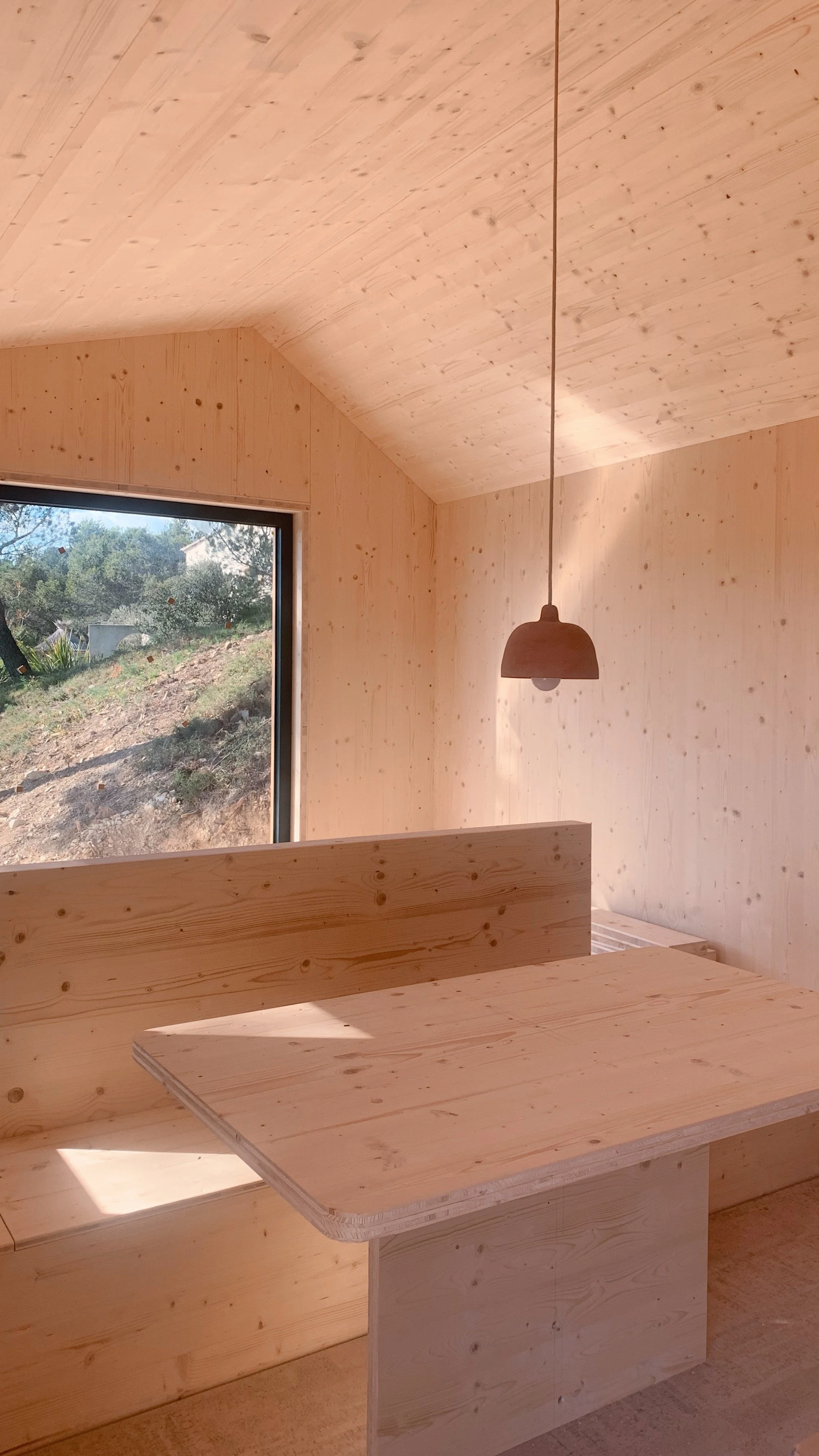 Conception et réalisation d'une maison en bois CLT, type Tiny House.
Projet SK
Lieu: Aurons