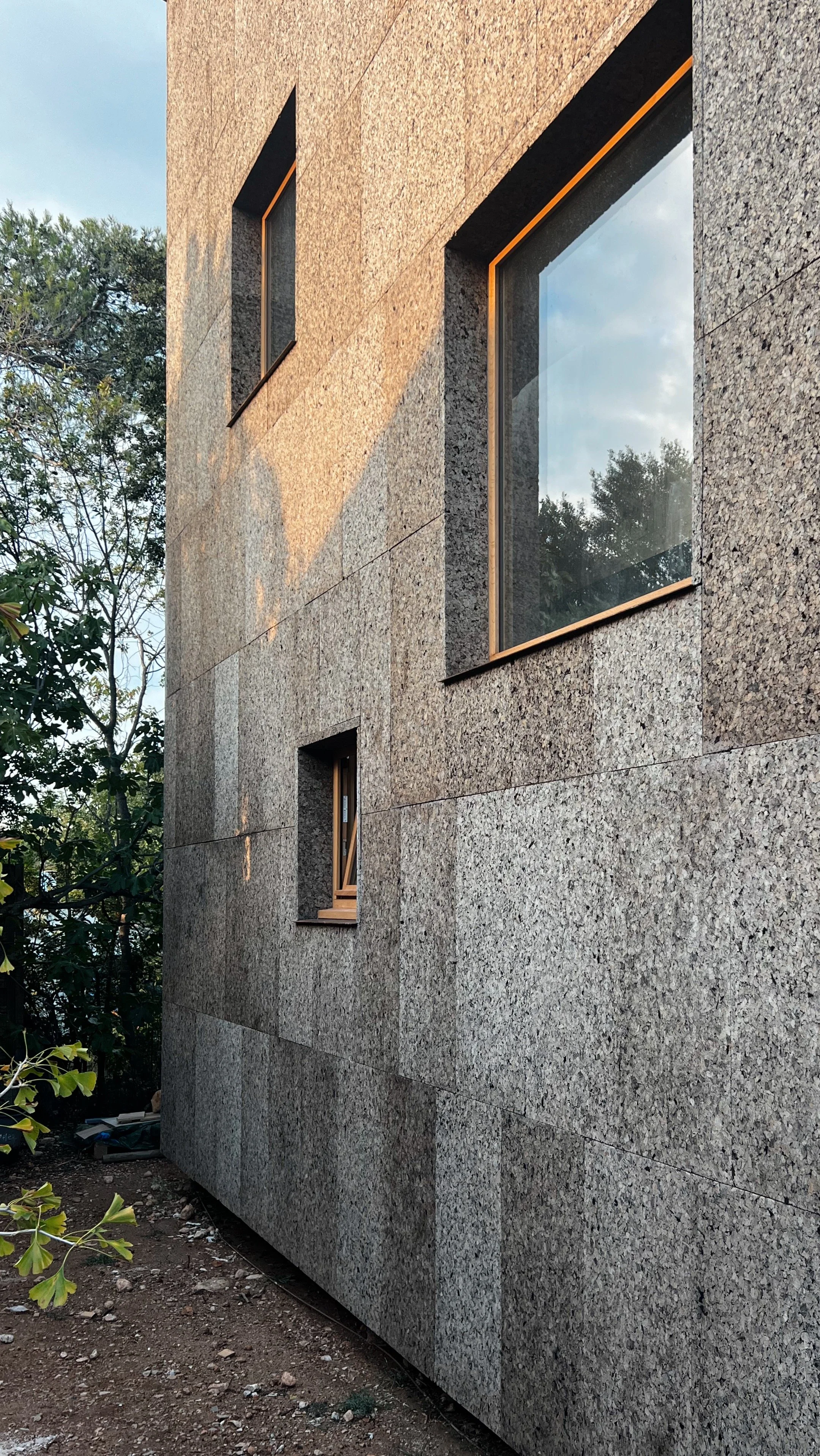 Façade en Liège d'une maison d'architecte en bois
Projet Home v3
Lieu: Peyrolles en Provence