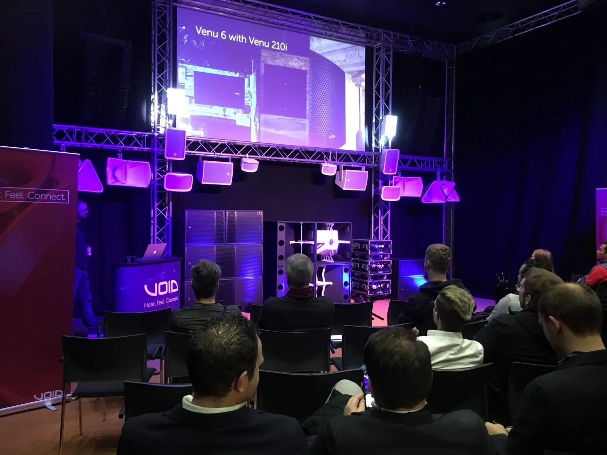Conference event setting for speeches and presentations