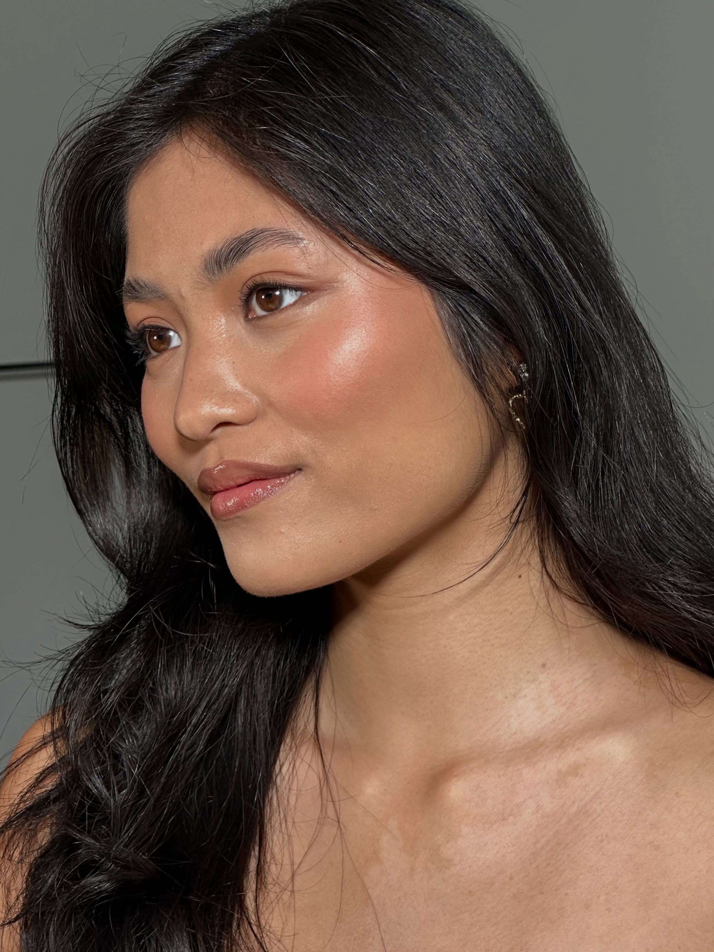 Commercial look on my beautiful model @minh.hang__ 

Love to give freshness to the skin and a glow up to my clients - this make-up look took me 25min. Sometimes you just have 25 minutes - photos iPhone 14pro 

@muafaktur.agentur 

#commercialmakeup #