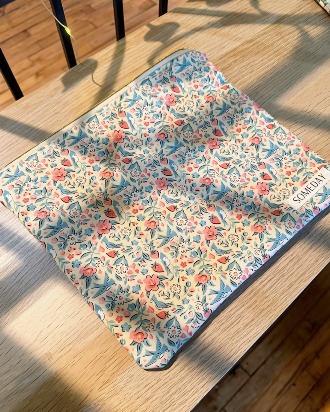 Cream Berry Fields Ipad/Tablet Sleeve