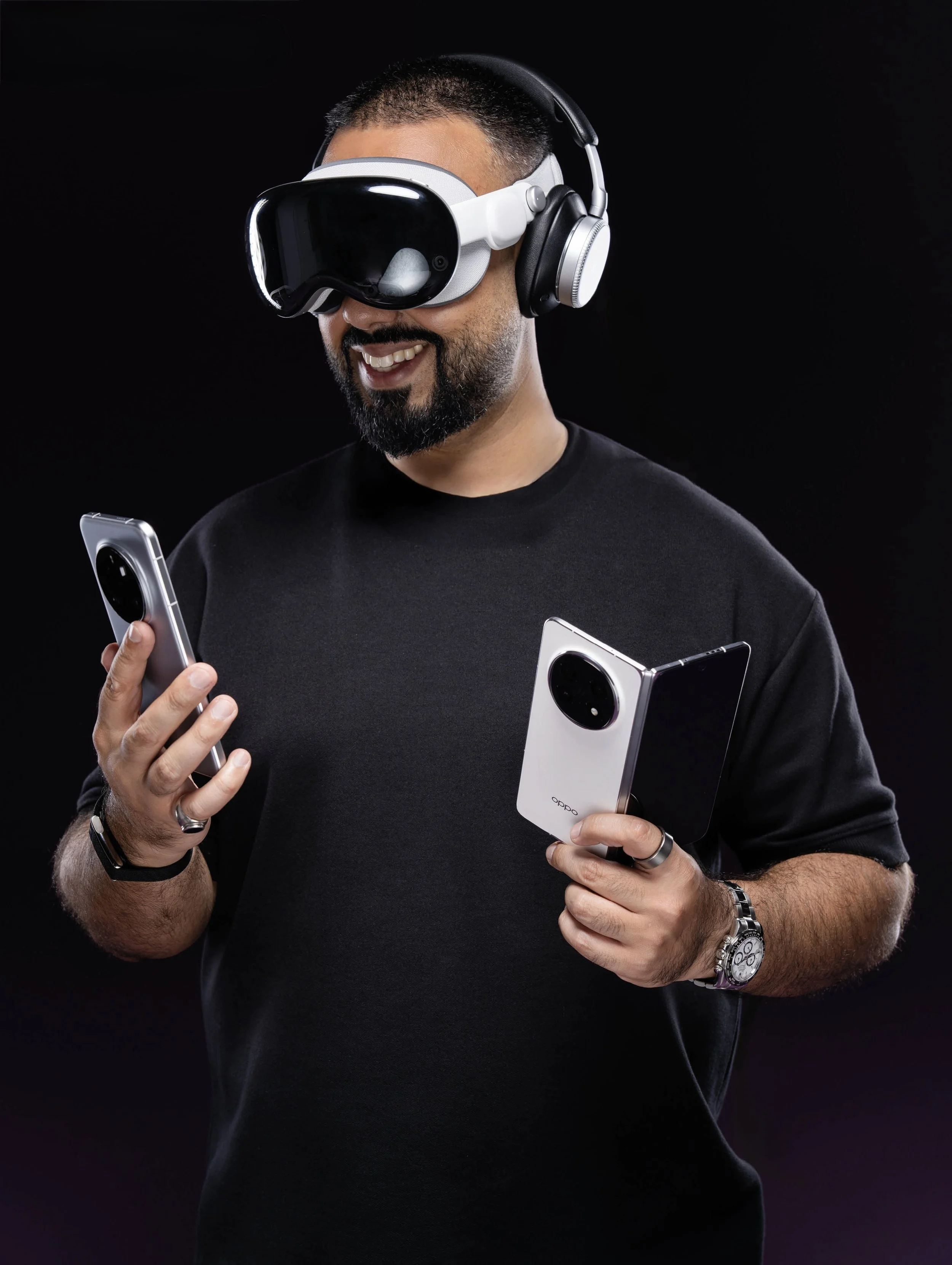 Smartphone + foldable
    EMKWAN holding a smartphone and foldable phone while at a photoshoot for GQ Magazine.