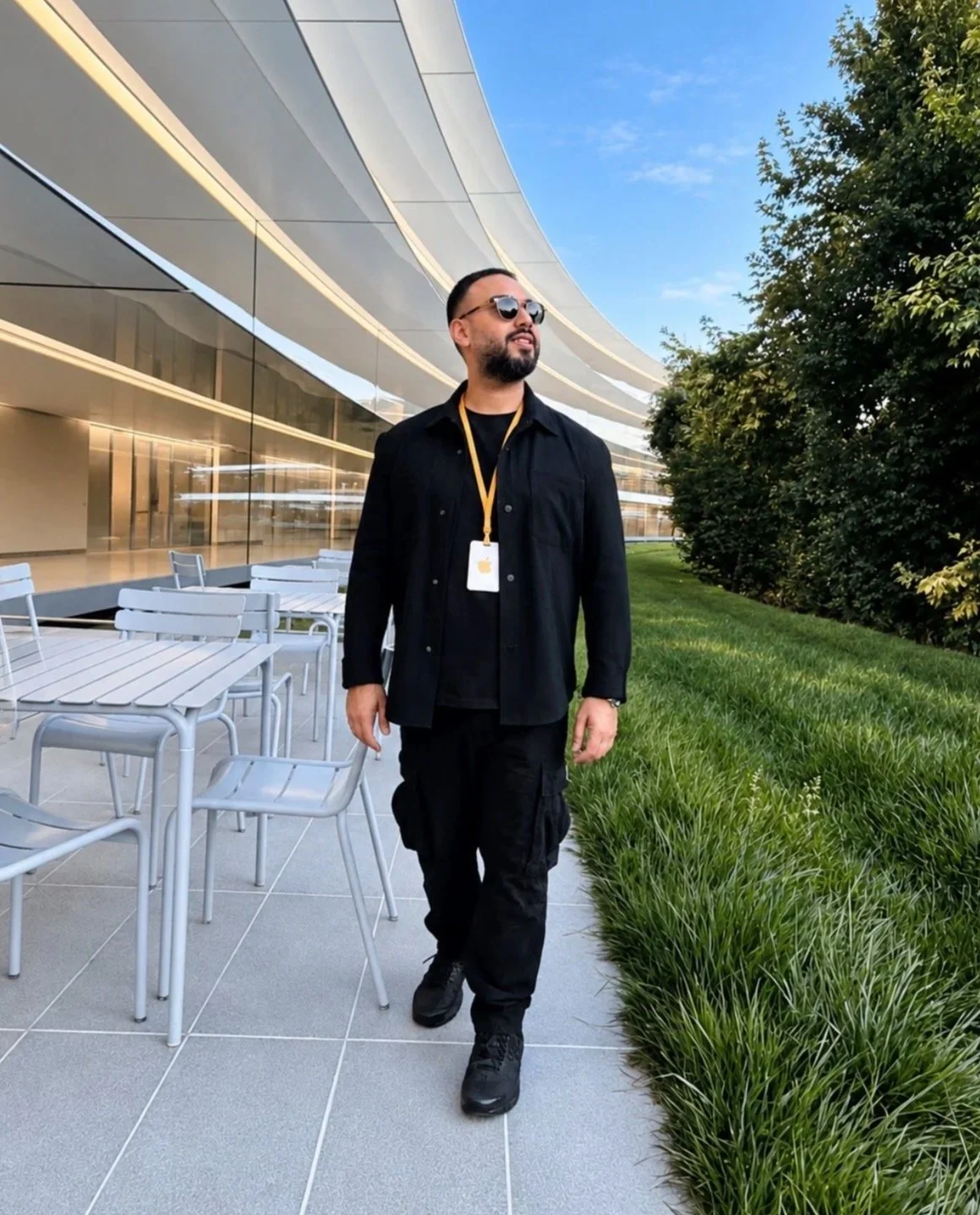 Outdoor black outfit image
    EMKWAN outdoors in black clothing and sunglasses beside Apple Park in Cupertino.