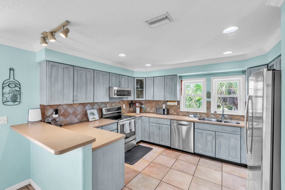 Outdoor Shower Pool Rinsing 3-Bedroom Pool Home on Anna Maria Island | The House