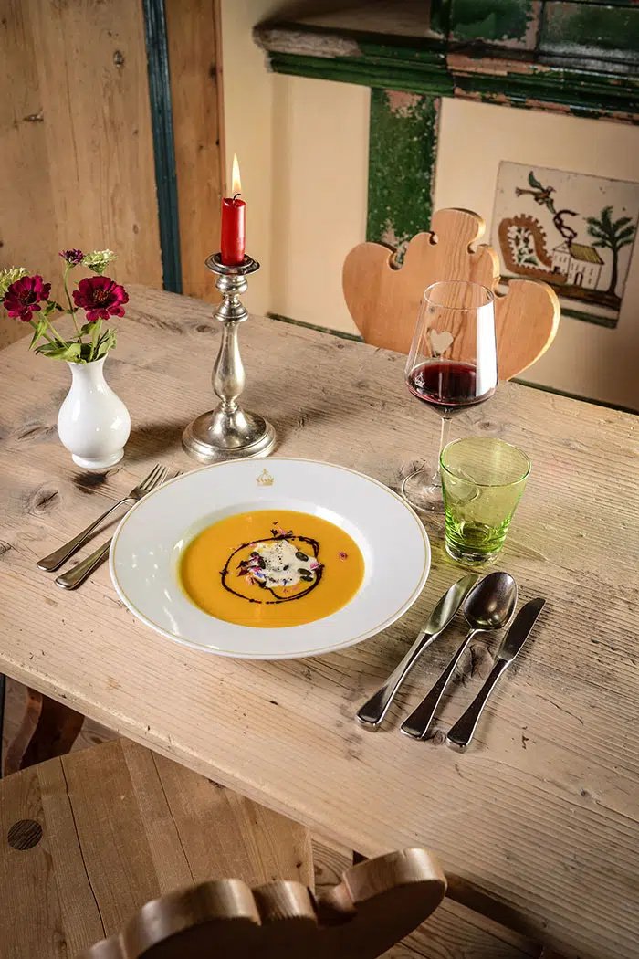 04_pumpkin_soup_table.jpg