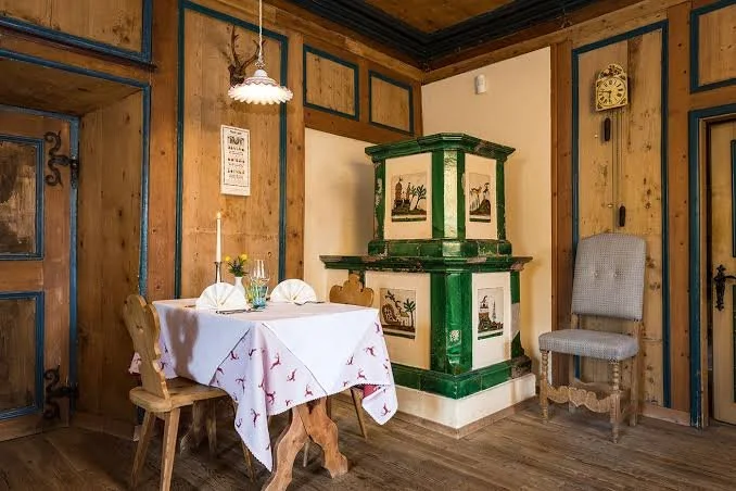 gasthof krone dining room.jpeg