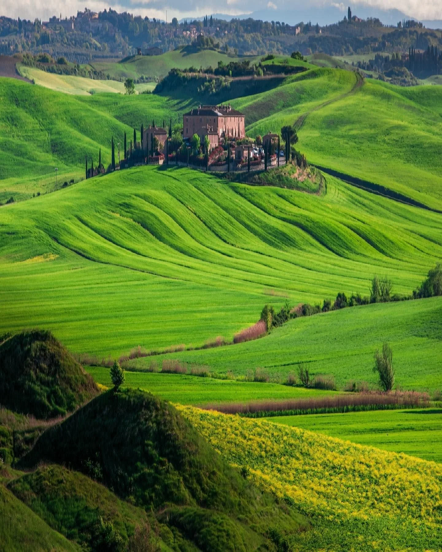 tuscany countrside green rolling hills.jpg