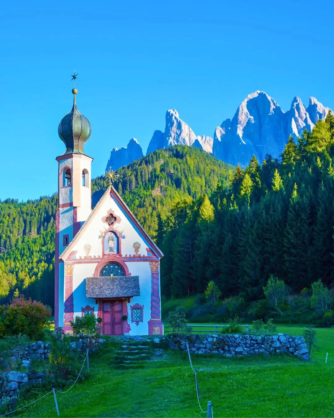02_st_johann_chapel_dolomites.jpg