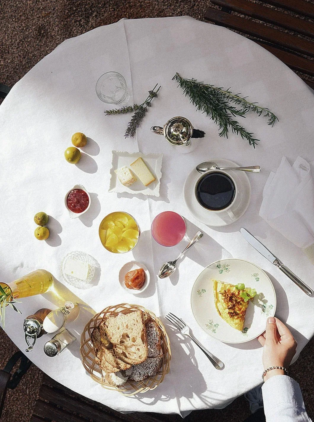 06_breakfast_table_overhead.jpg