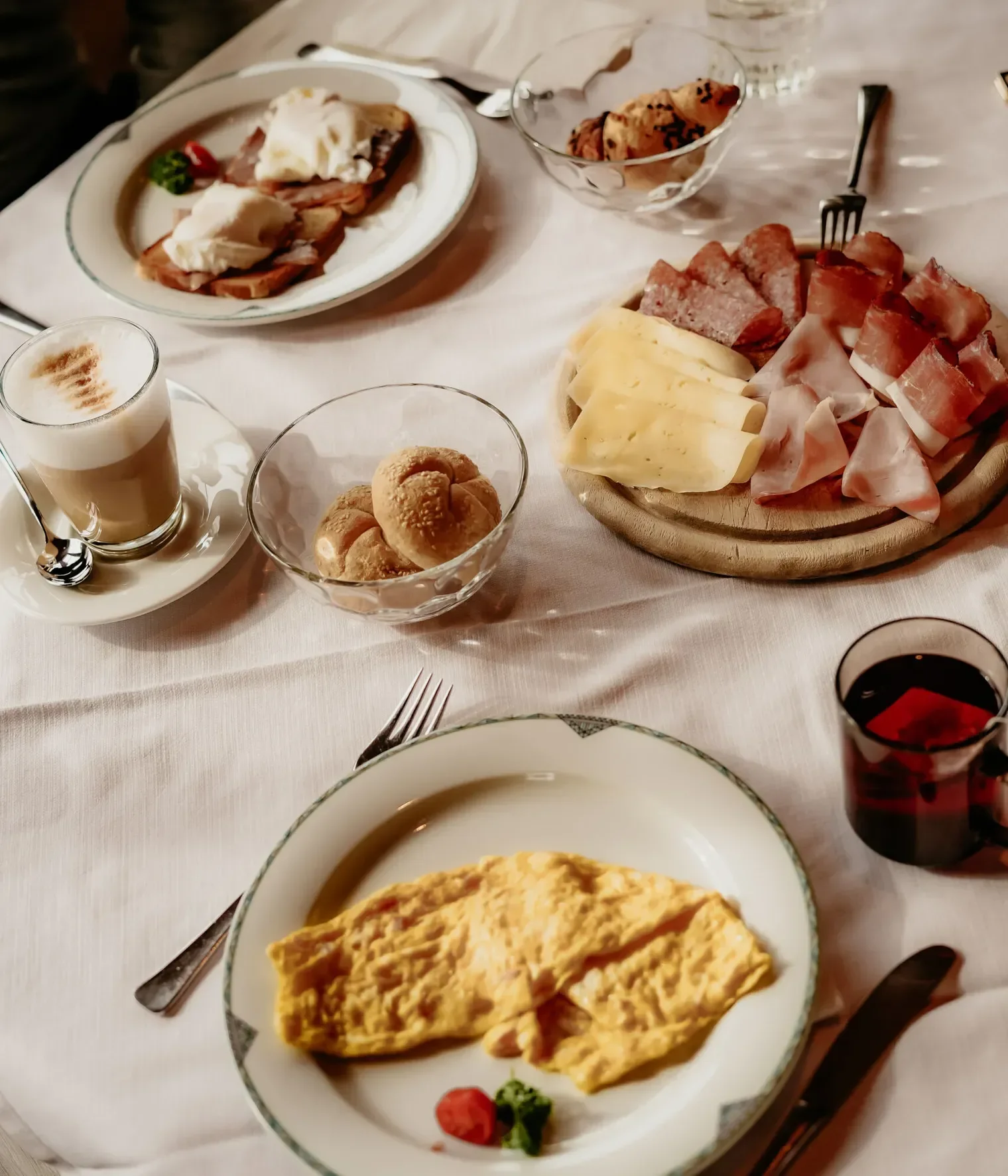Colazione-tavola_50beb32bb5750858bf2cbcf933946b06_c85af8753883135d2fb4f906718bcb7c.webp