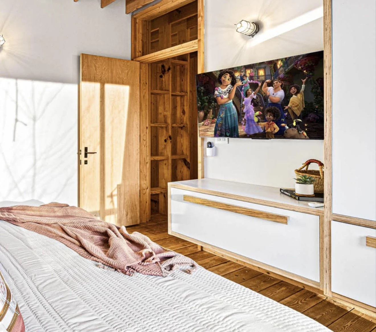 ARK-NORDIKA-LONGHAUS-Floating-Bedroom-Cabinetry-Wood-Pulls-04.jpeg