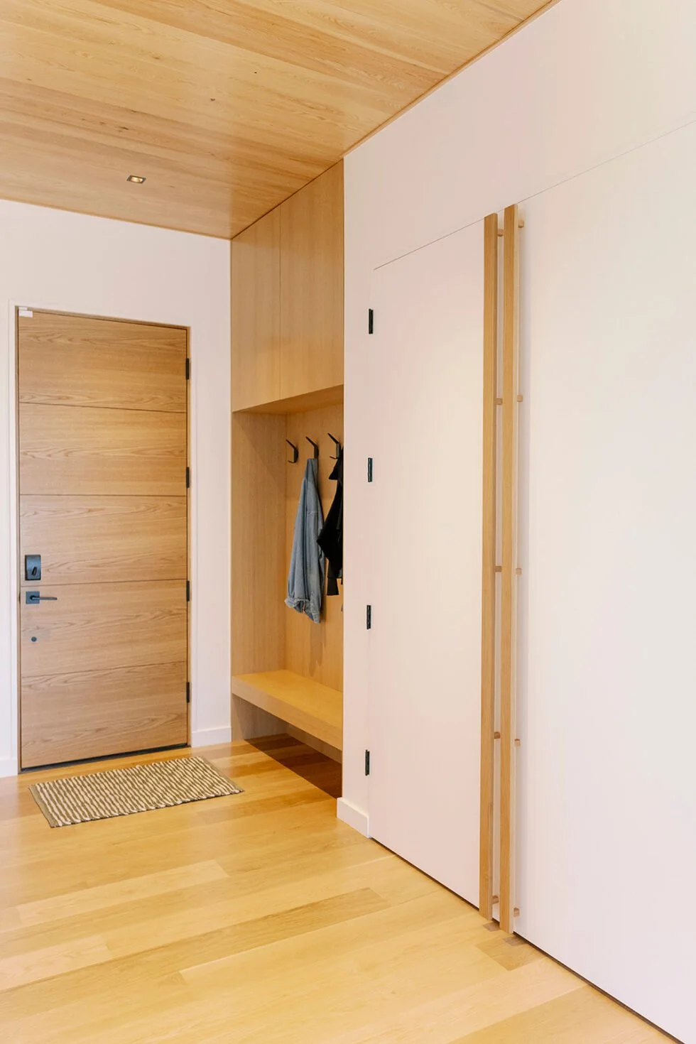 ARK-NORDIKA-Scandinavian-Modern-Entryway-Millwork.jpg