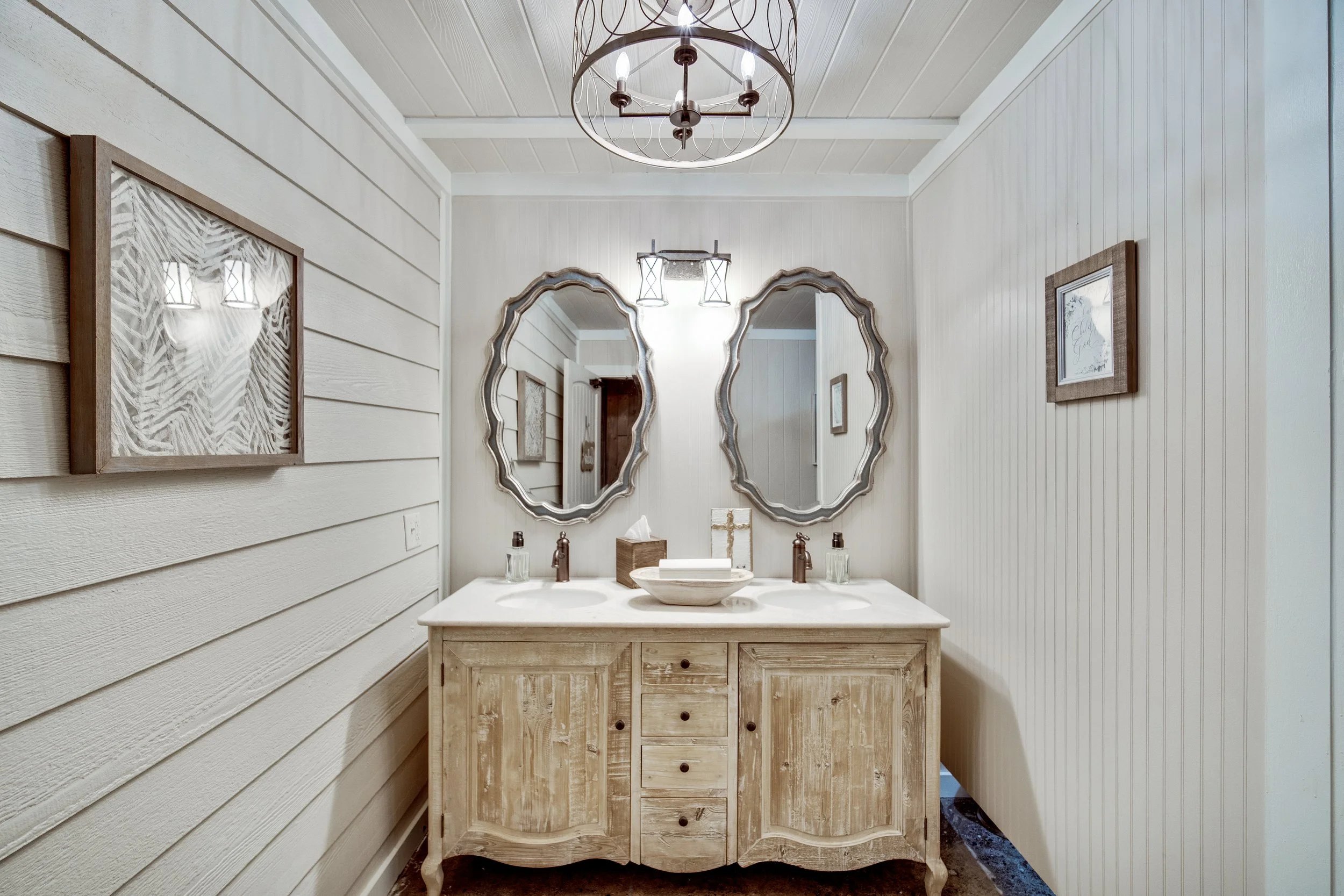 Charming bathroom at the Riverfront Grand Hall at the Ocoee River Estate