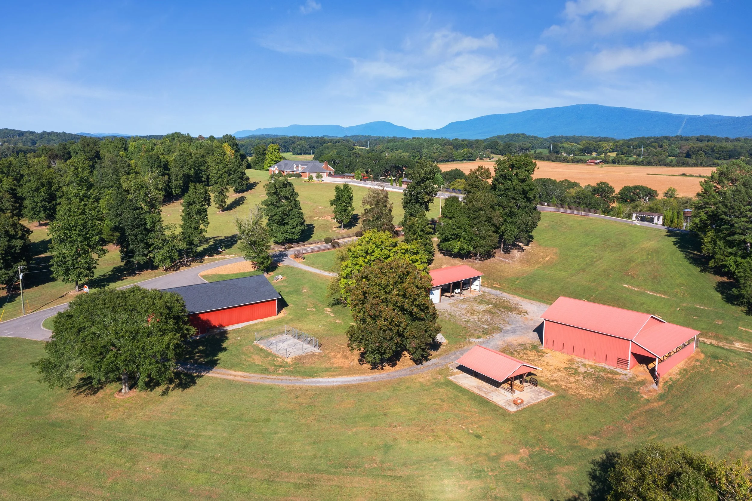 The workshop and storage area at Ocoee River Estate is large enough for all of your equipment and toys