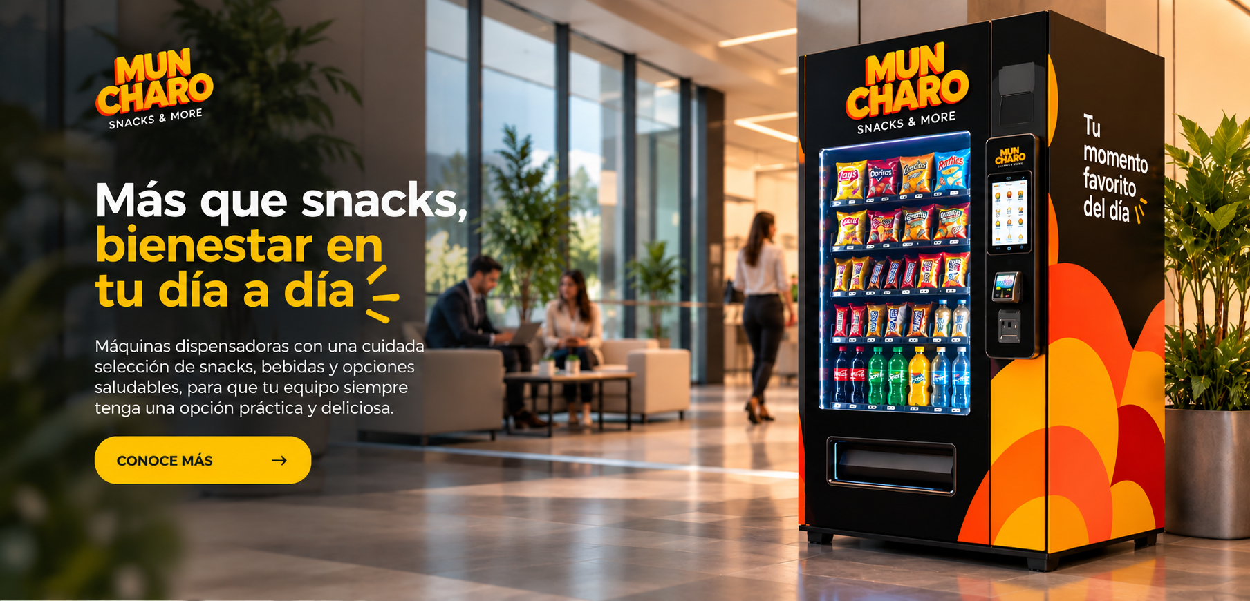 Máquina dispensadora MUNCHARO de snacks y bebidas instalada en un espacio corporativo moderno.