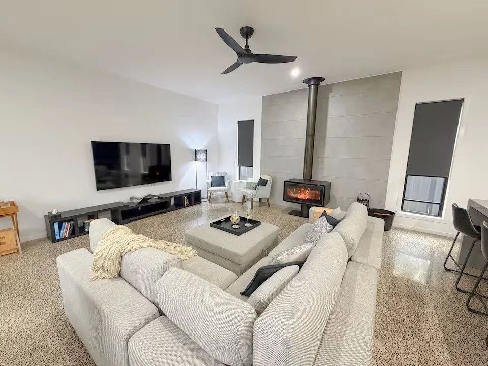 Lounge ABNB.jpg
