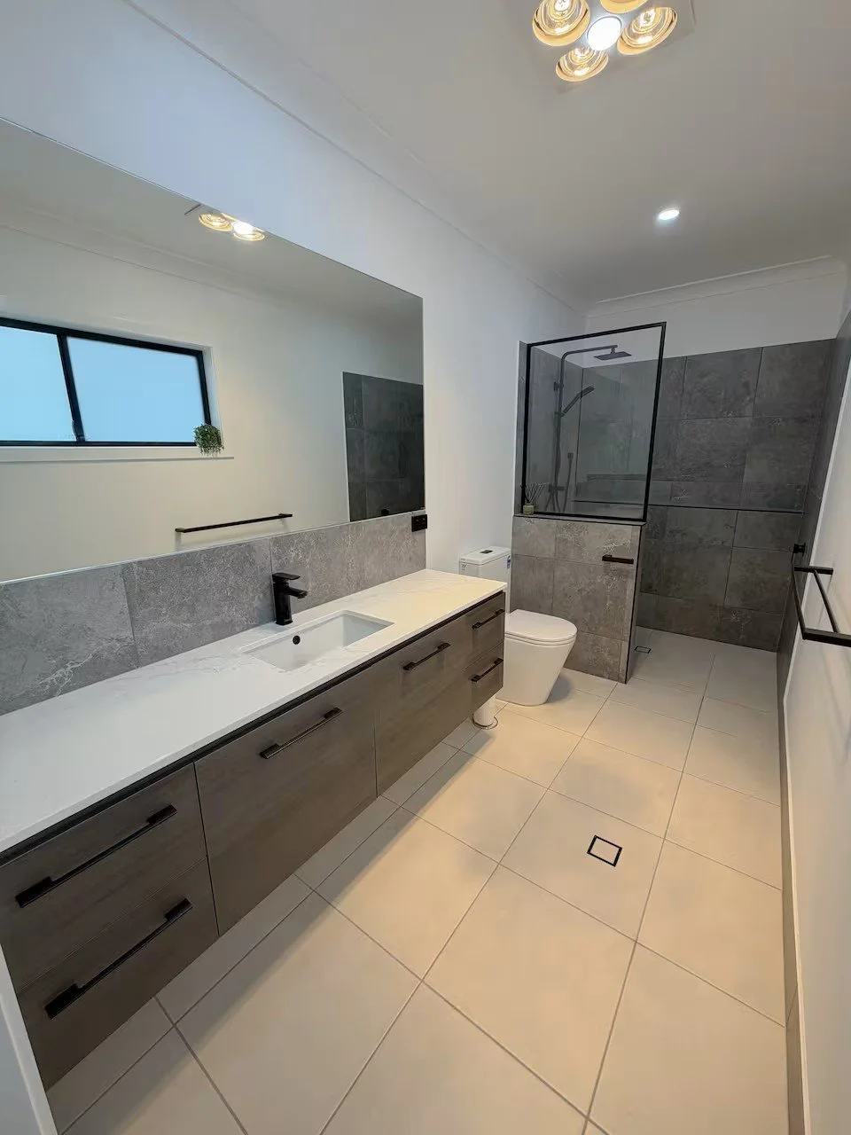 ensuite.jpg