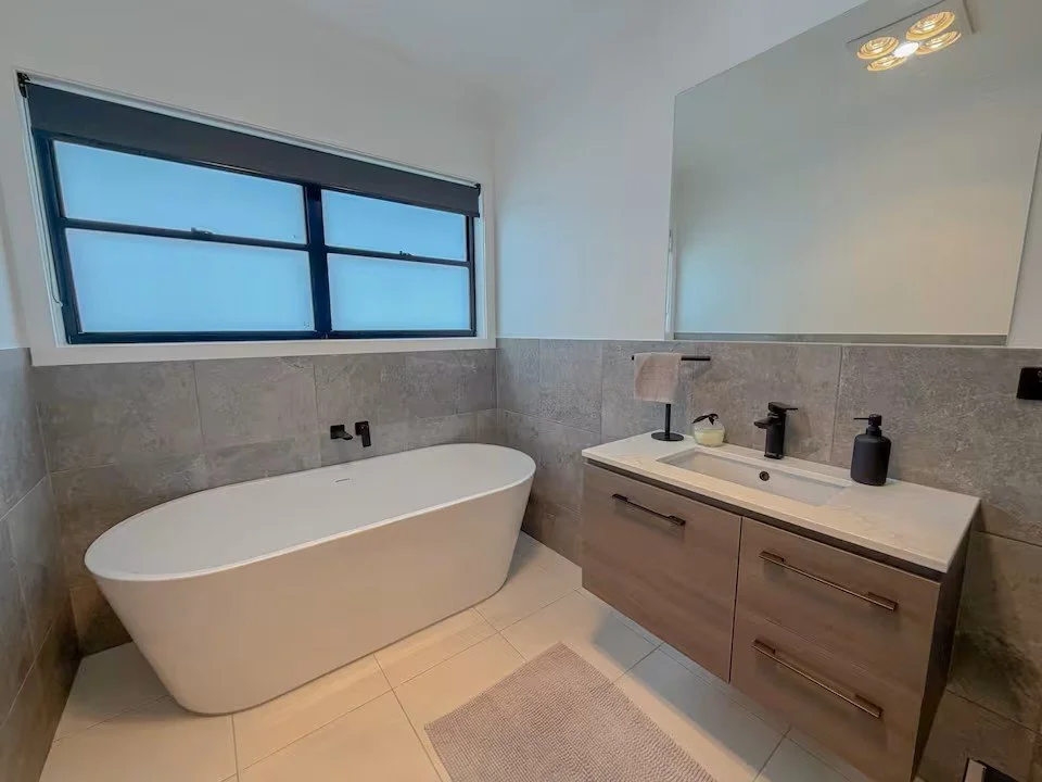 main bathroom.jpg