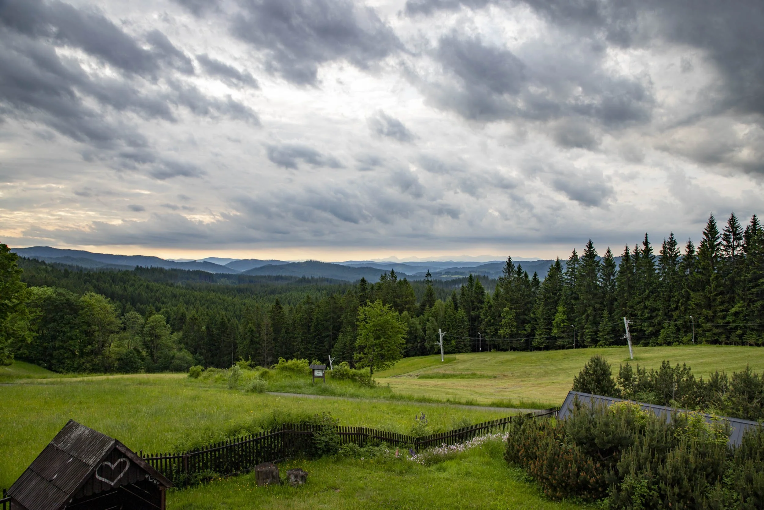 Chata Charbulak východ slunce-250606-BLOG.jpg