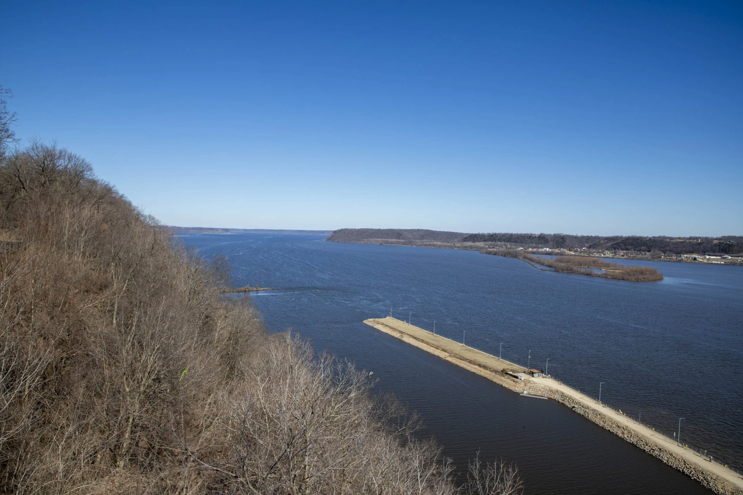 General view of the Mississippi River dam.