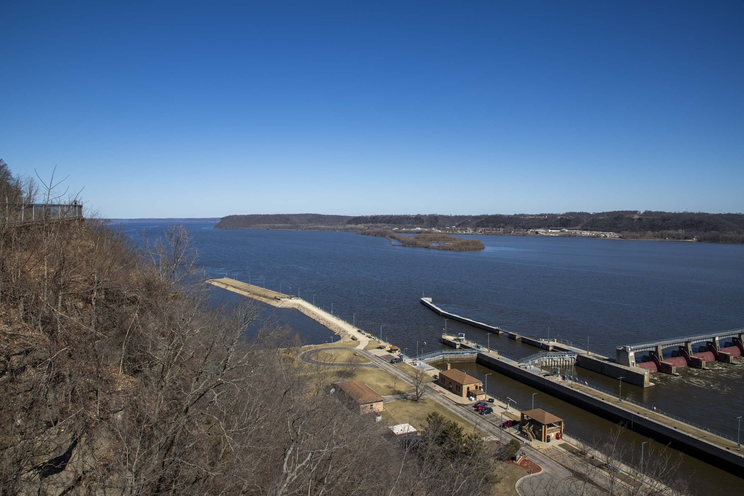 General view of the Mississippi River dam.