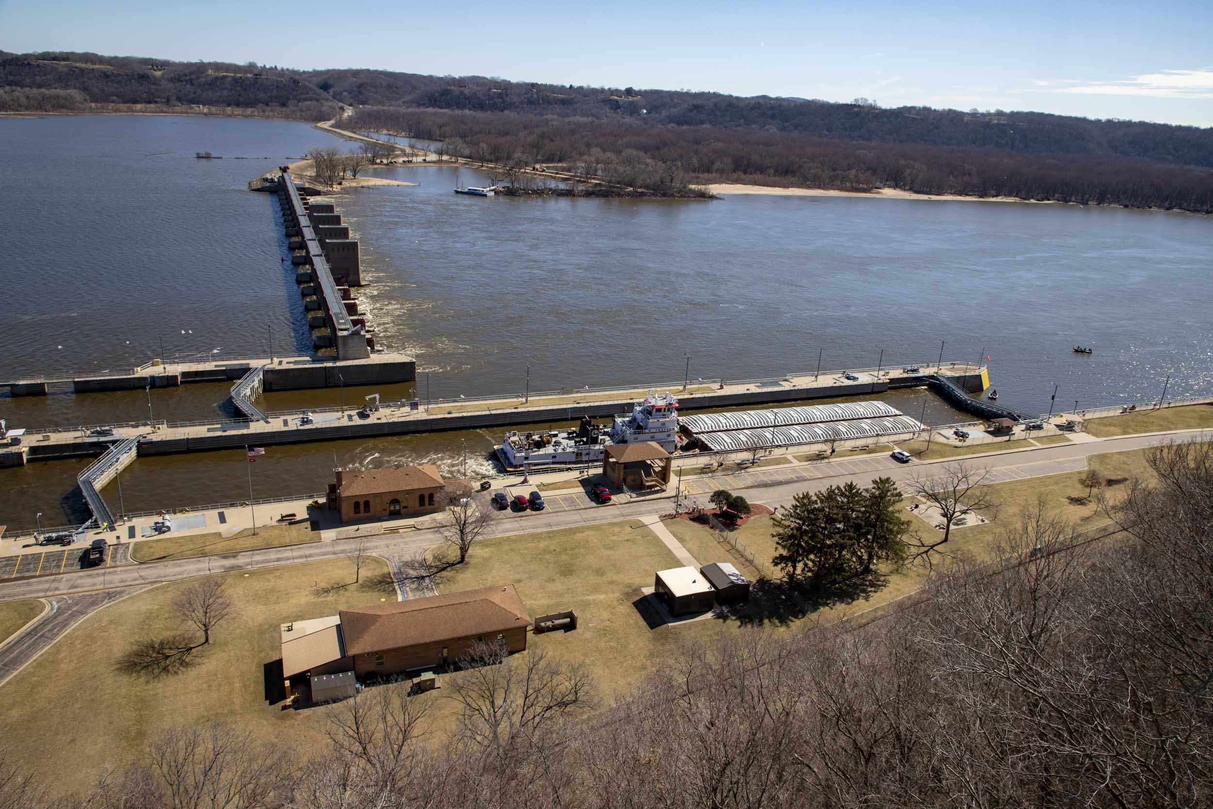 Work Busy at the Mississippi River Dam