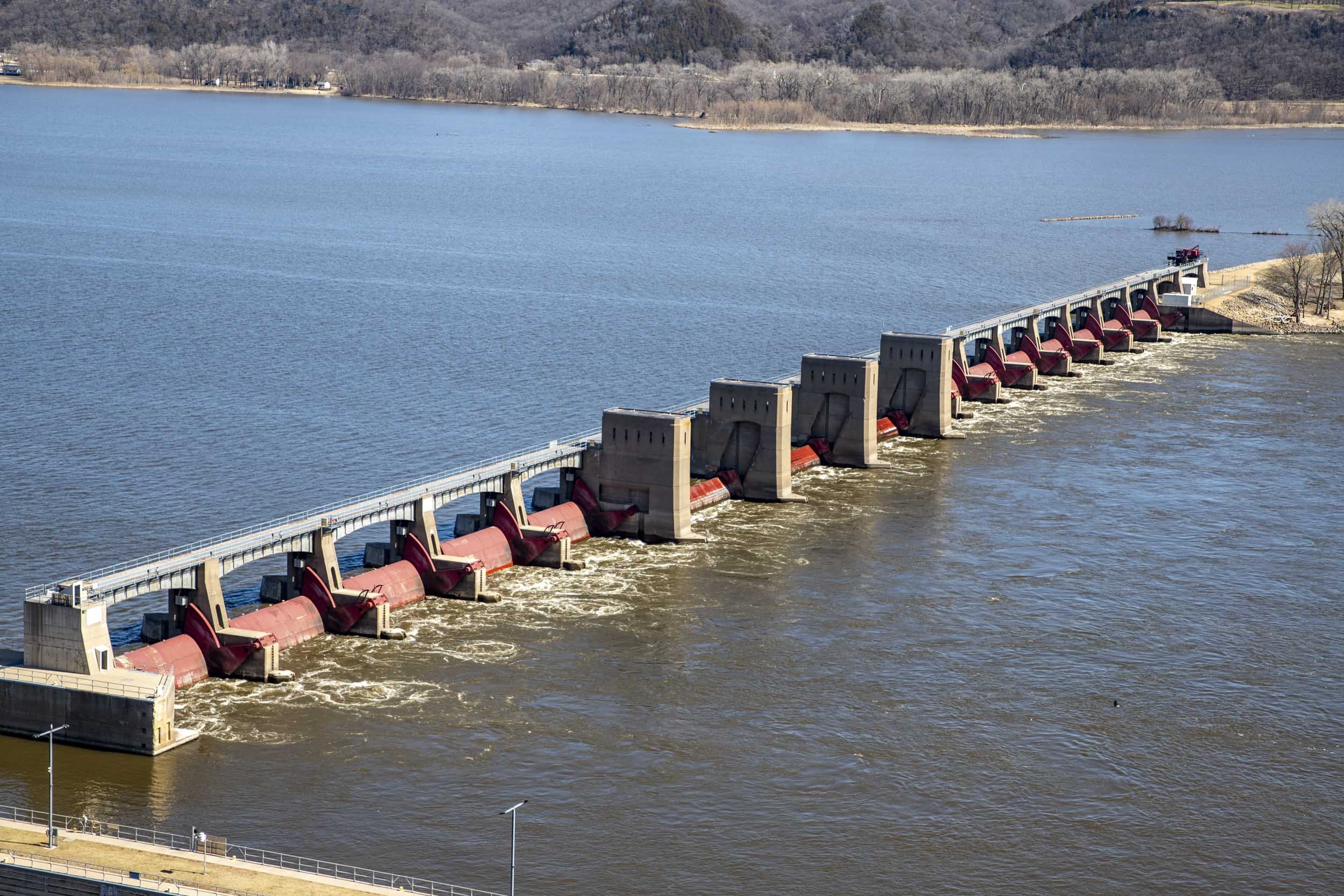 General view of the Mississippi River dam.