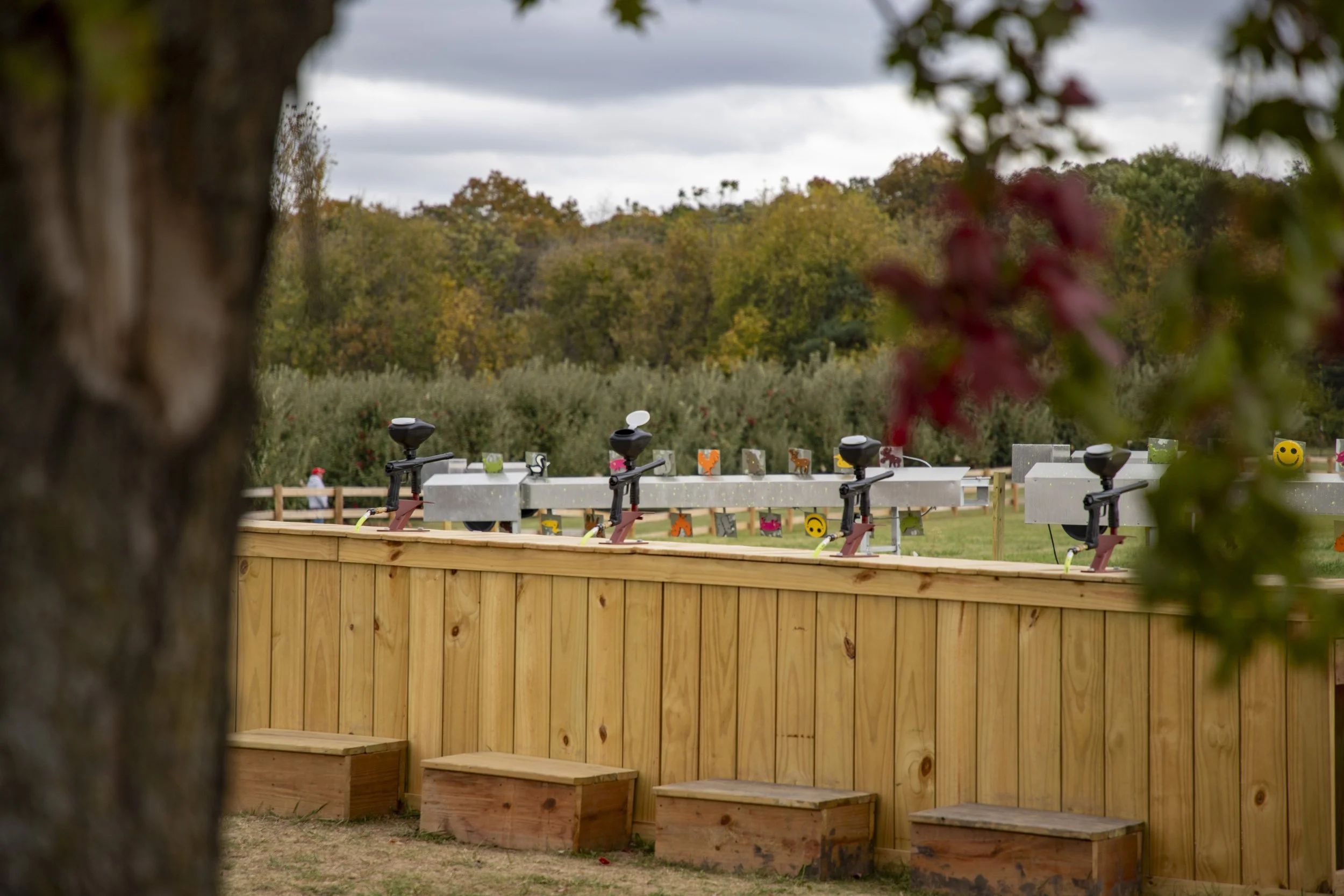 A technically well-equipped shooting range. Be careful, they shoot with apples!