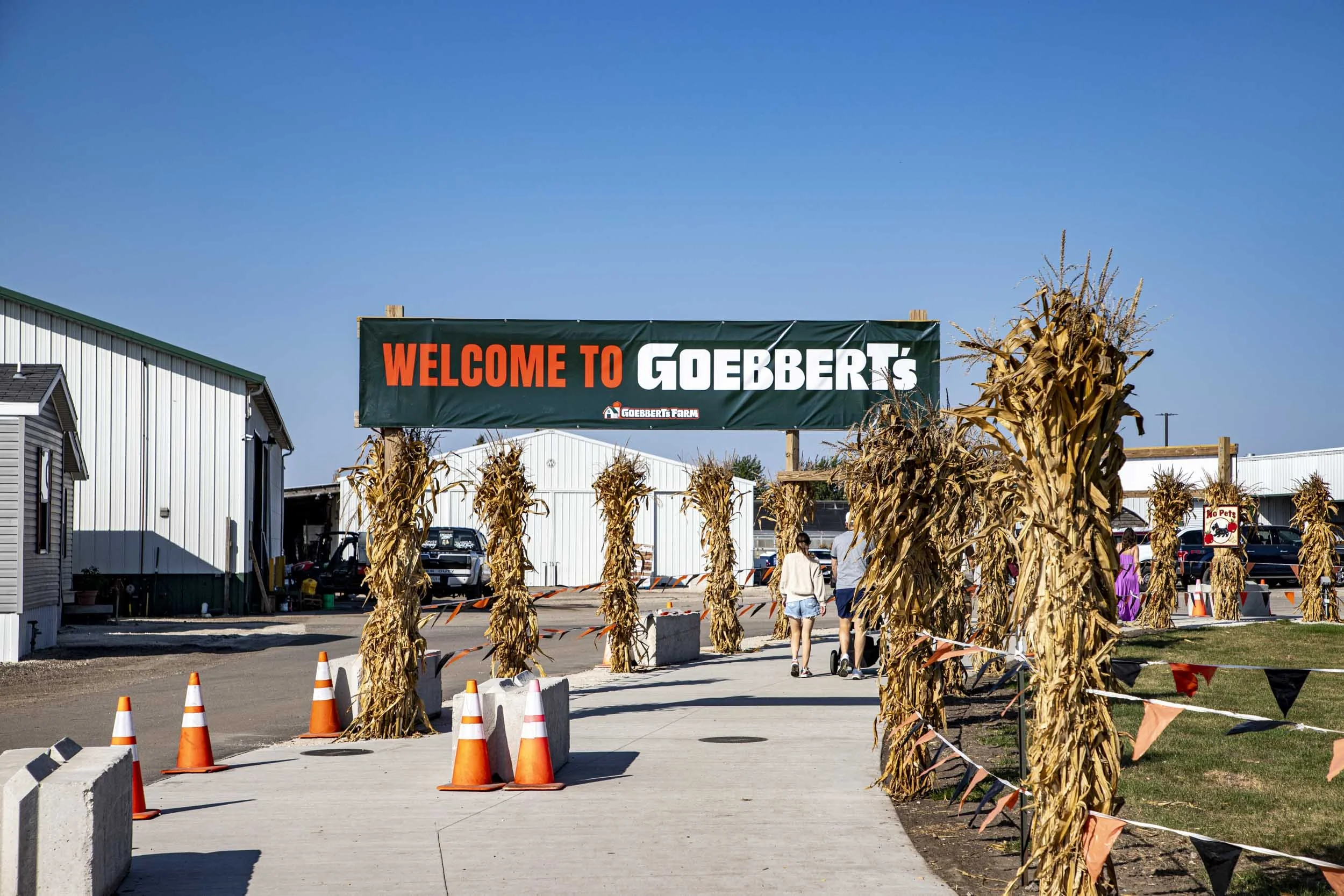 Welcome board at the entry of Goebberts Farm