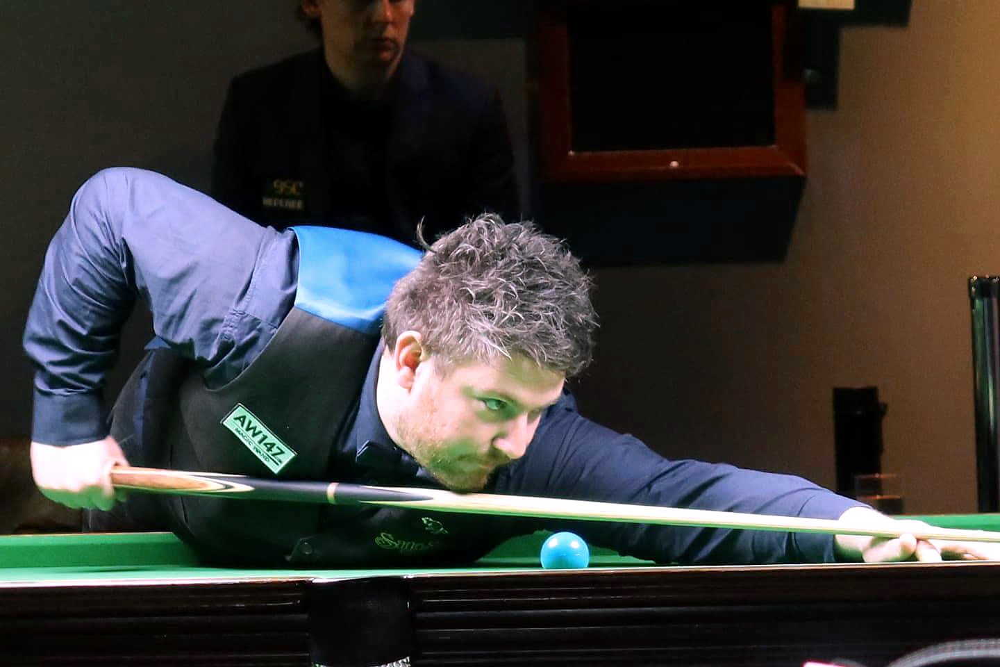 Kurt Dunham, 2025 Australian National Snooker Champion, lining up a shot