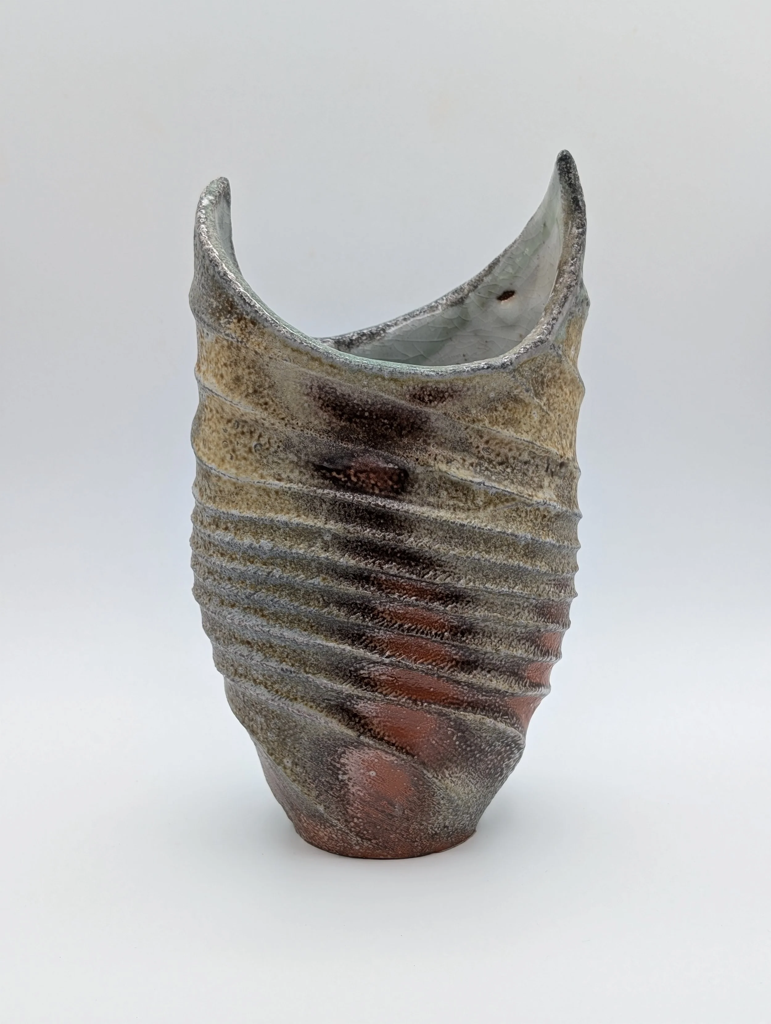 flat horned vase 2.jpg