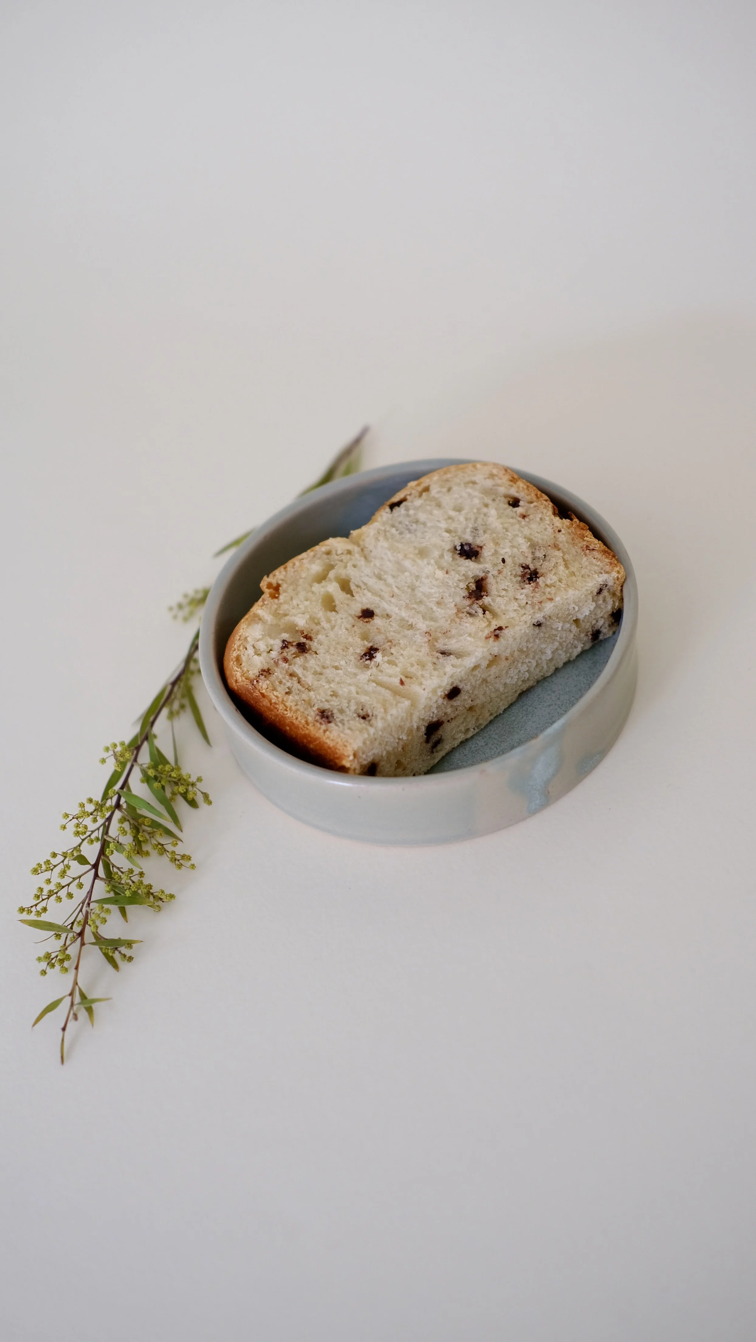 Assiette à dessert en grès tournée à Marseille