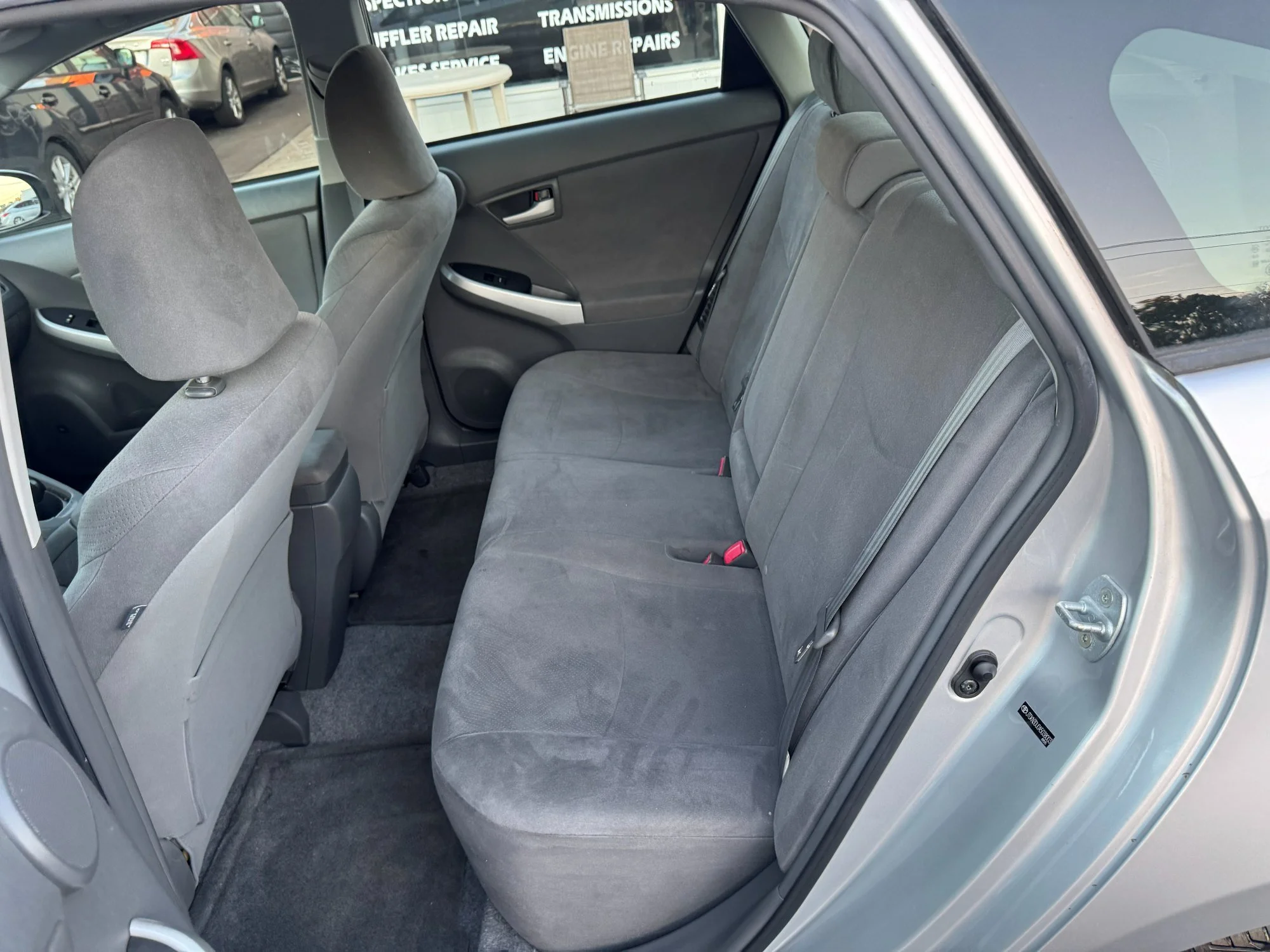 2010-toyota-prius-silver-for-sale-east-northport-09.jpg