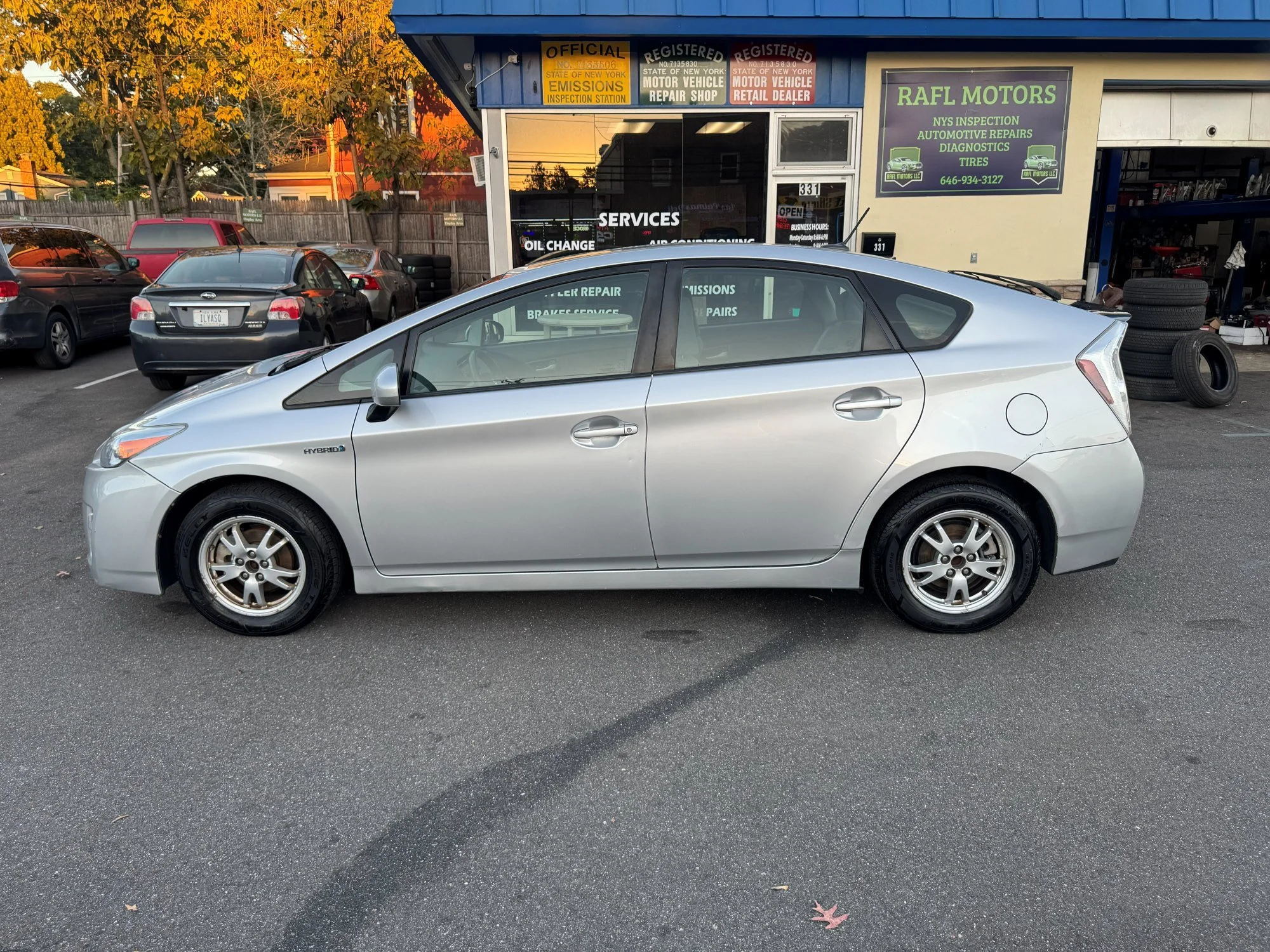 2010-toyota-prius-silver-for-sale-east-northport-07.jpg