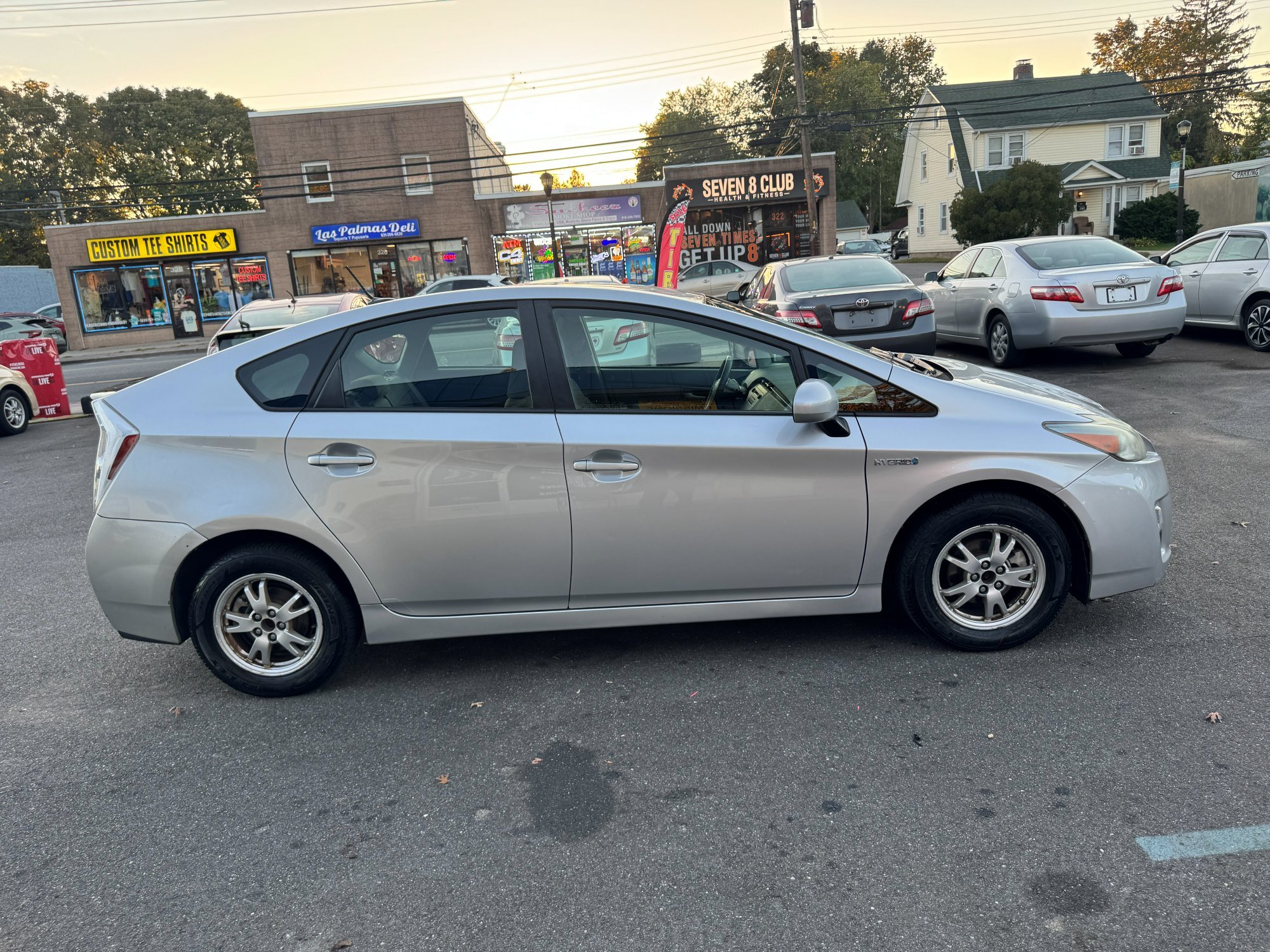 2010-toyota-prius-silver-for-sale-east-northport-03.jpg
