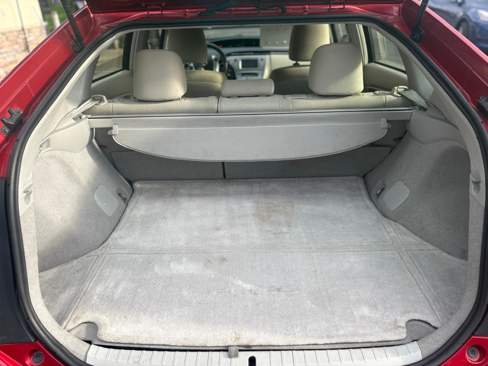 2013-toyota-prius-east-northport-10.jpg