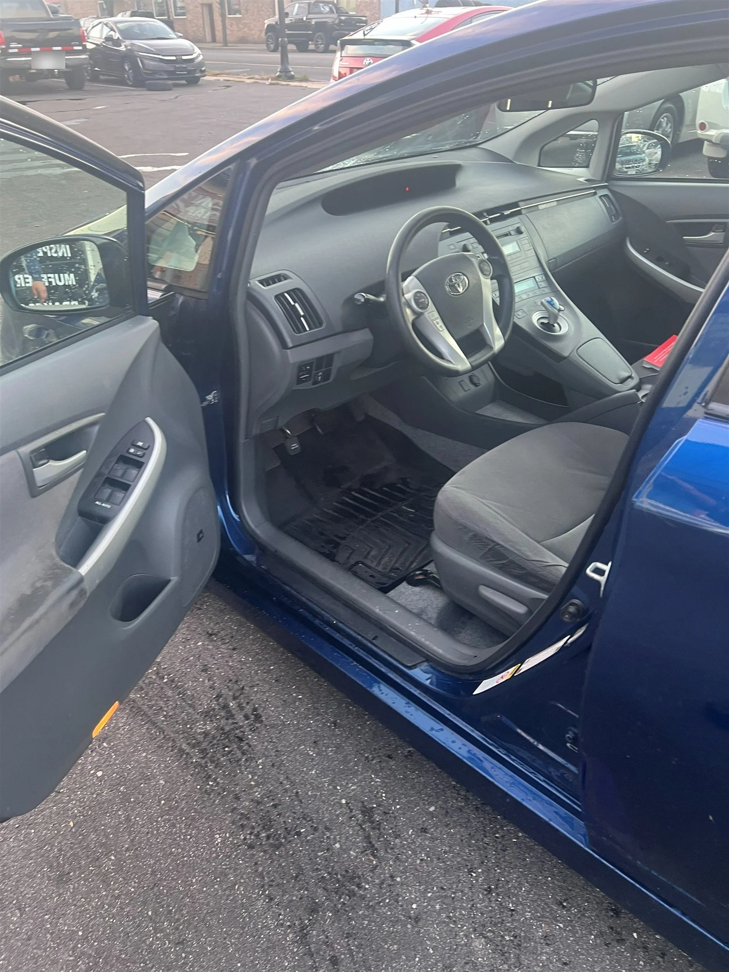 2010-toyota-prius-blue-east-northport-06.jpg