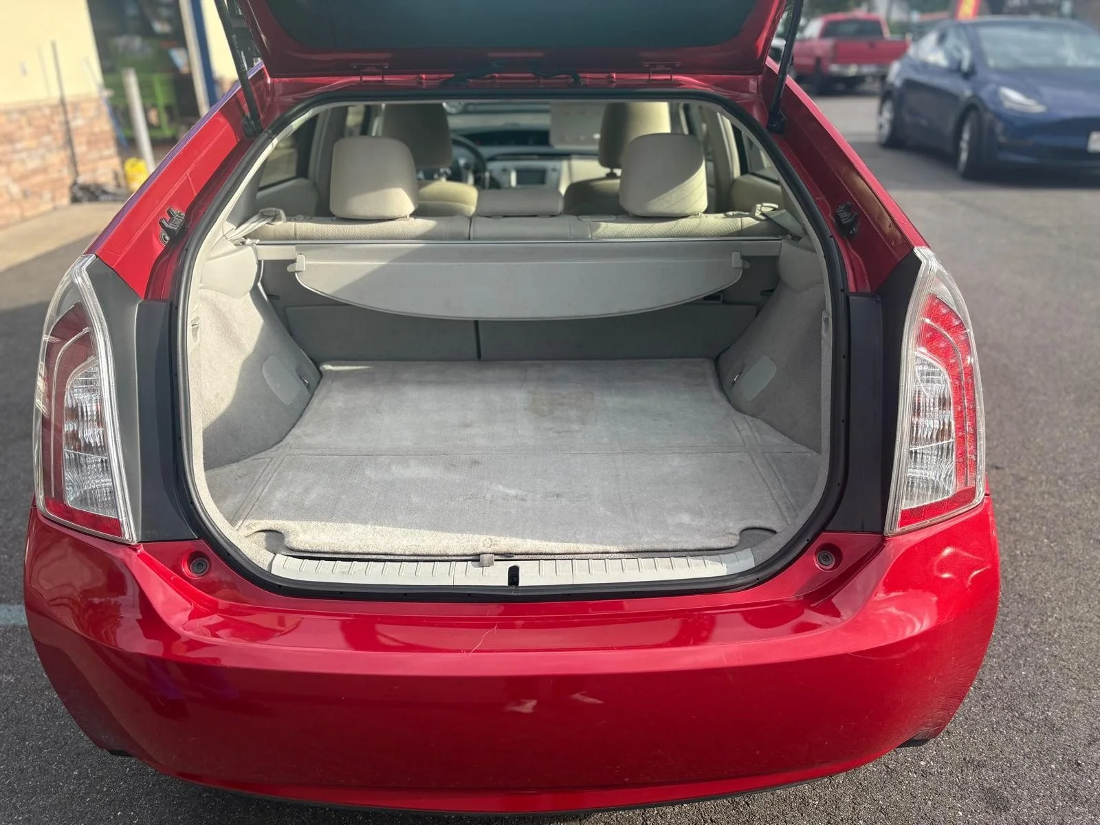 2013-toyota-prius-east-northport-05.jpg