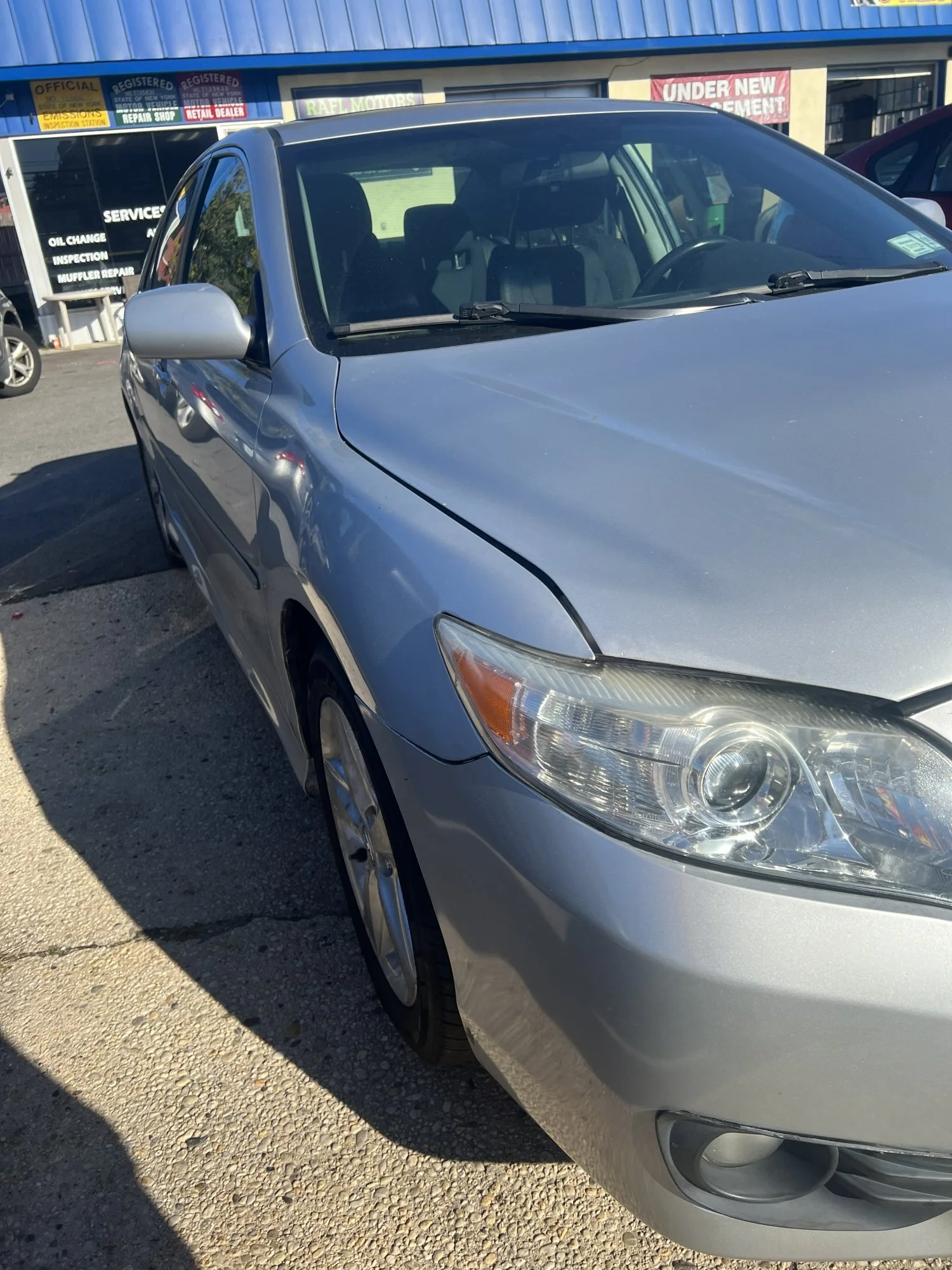 2010-toyota-camry-se-east-northport-02.jpg