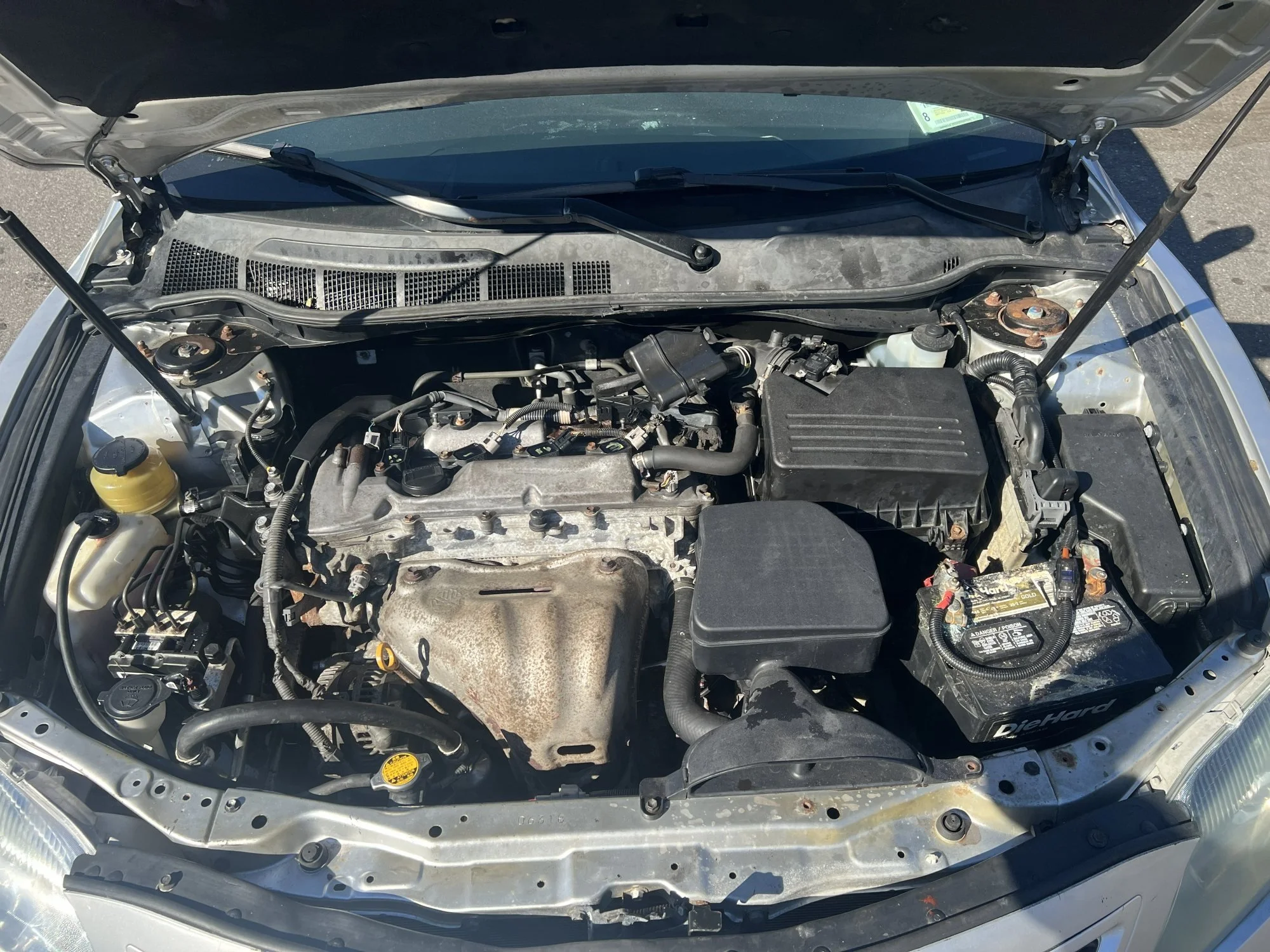 2010-toyota-camry-se-east-northport-09.jpg
