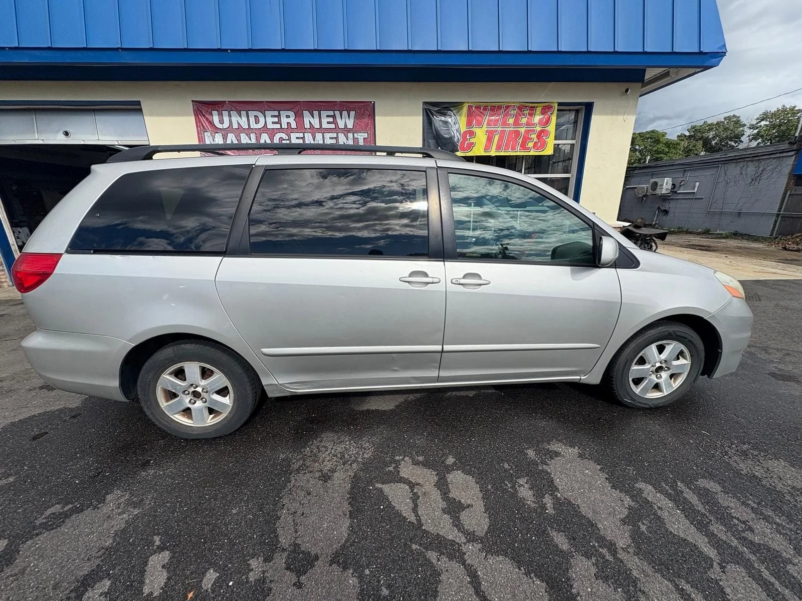 2008-toyota-sienna-xle-east-northport-04.jpg