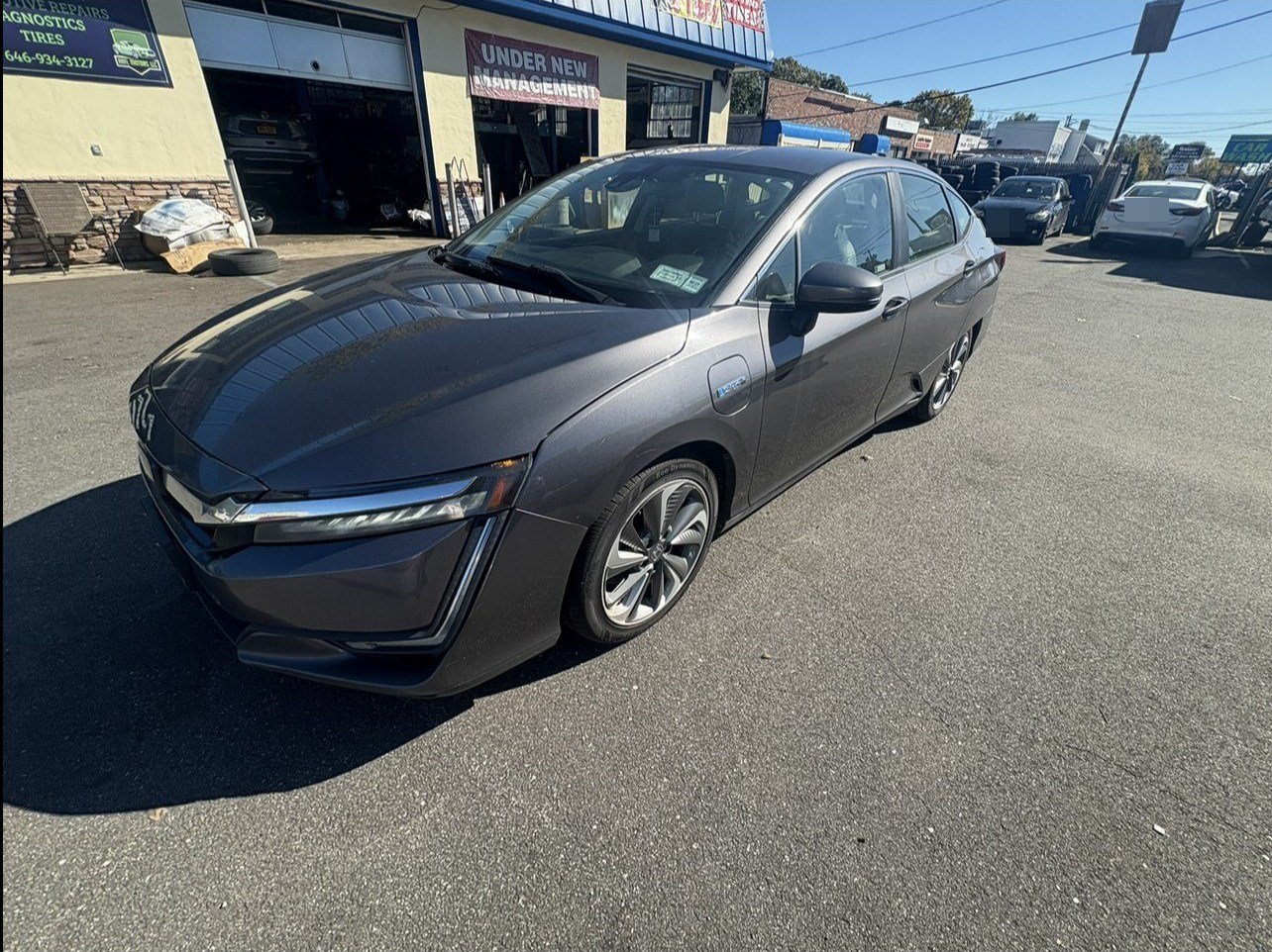 2018-honda-clarity-touring-east-northport-01.jpg