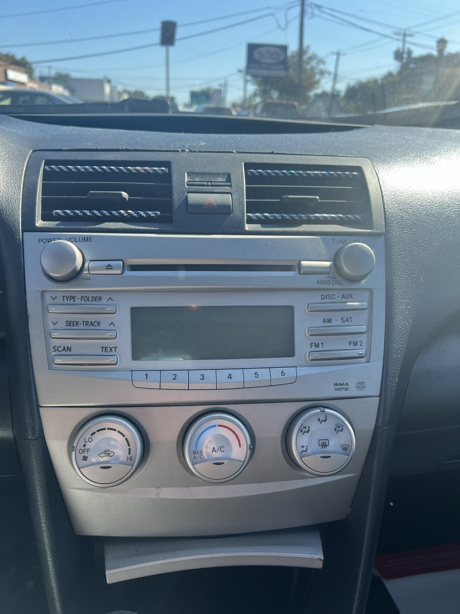2010-toyota-camry-se-east-northport-07.jpg