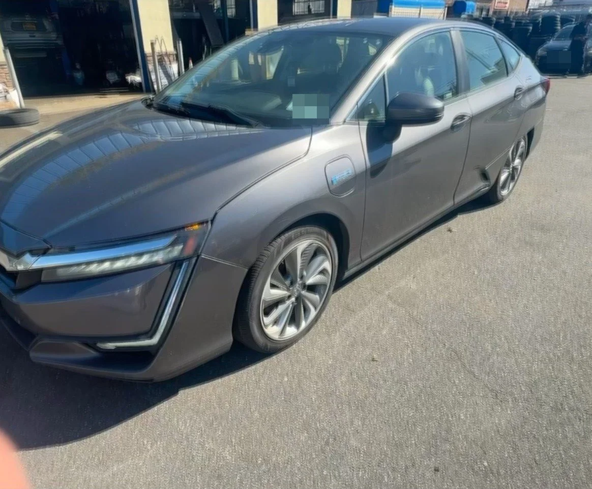 2018-honda-clarity-touring-east-northport-04.jpg